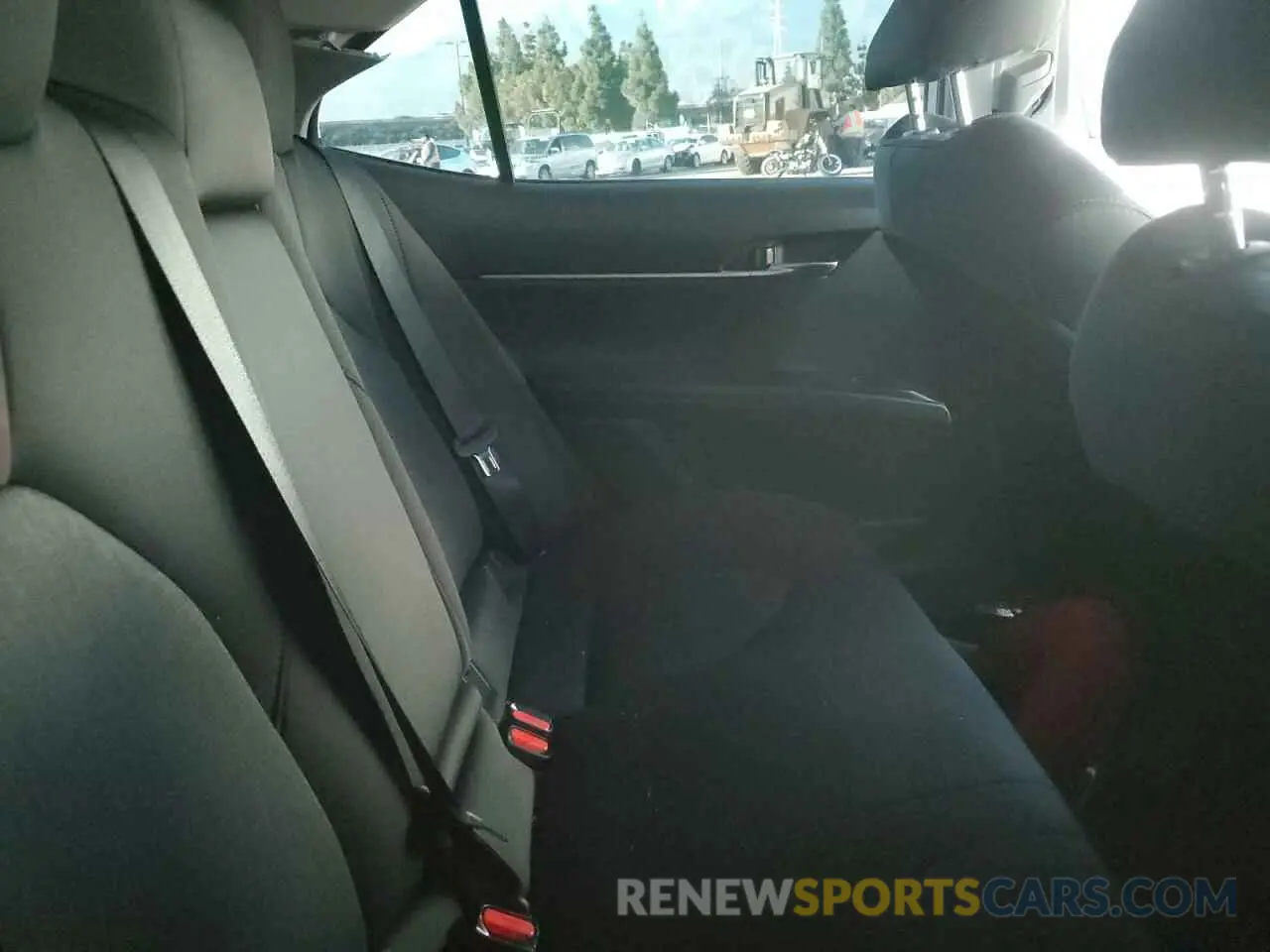 10 Photograph of a damaged car 4T1C11AKXLU922137 TOYOTA CAMRY 2020
