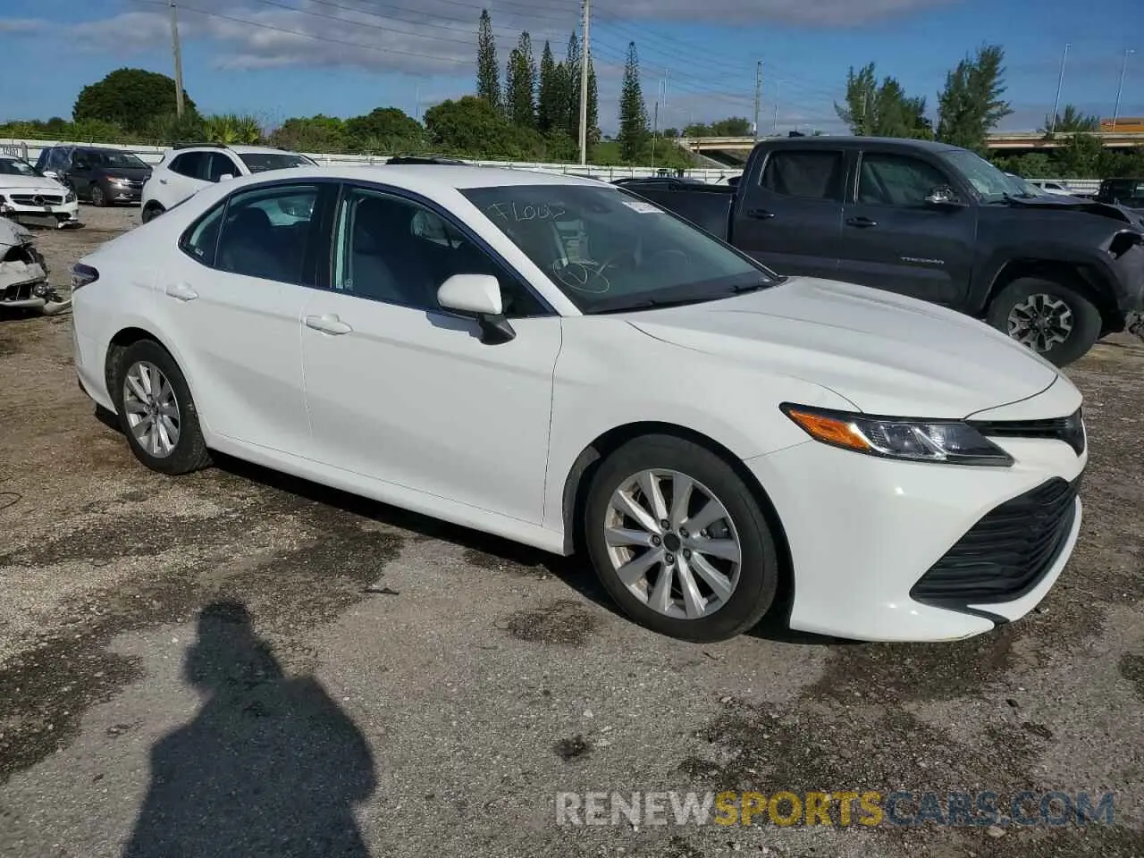 4 Photograph of a damaged car 4T1C11AKXLU930125 TOYOTA CAMRY 2020