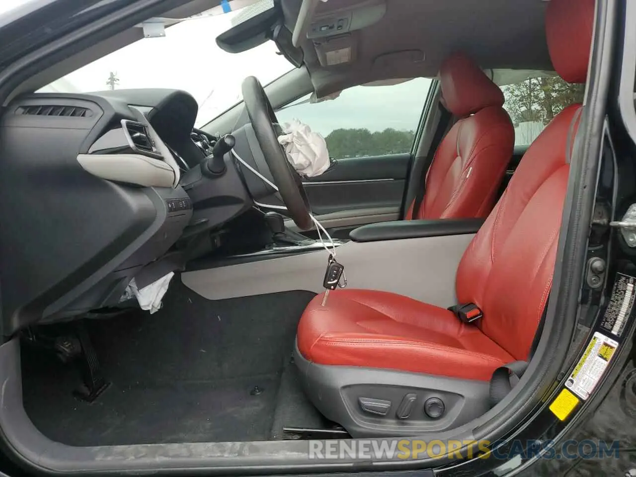 7 Photograph of a damaged car 4T1C11AKXLU963173 TOYOTA CAMRY 2020