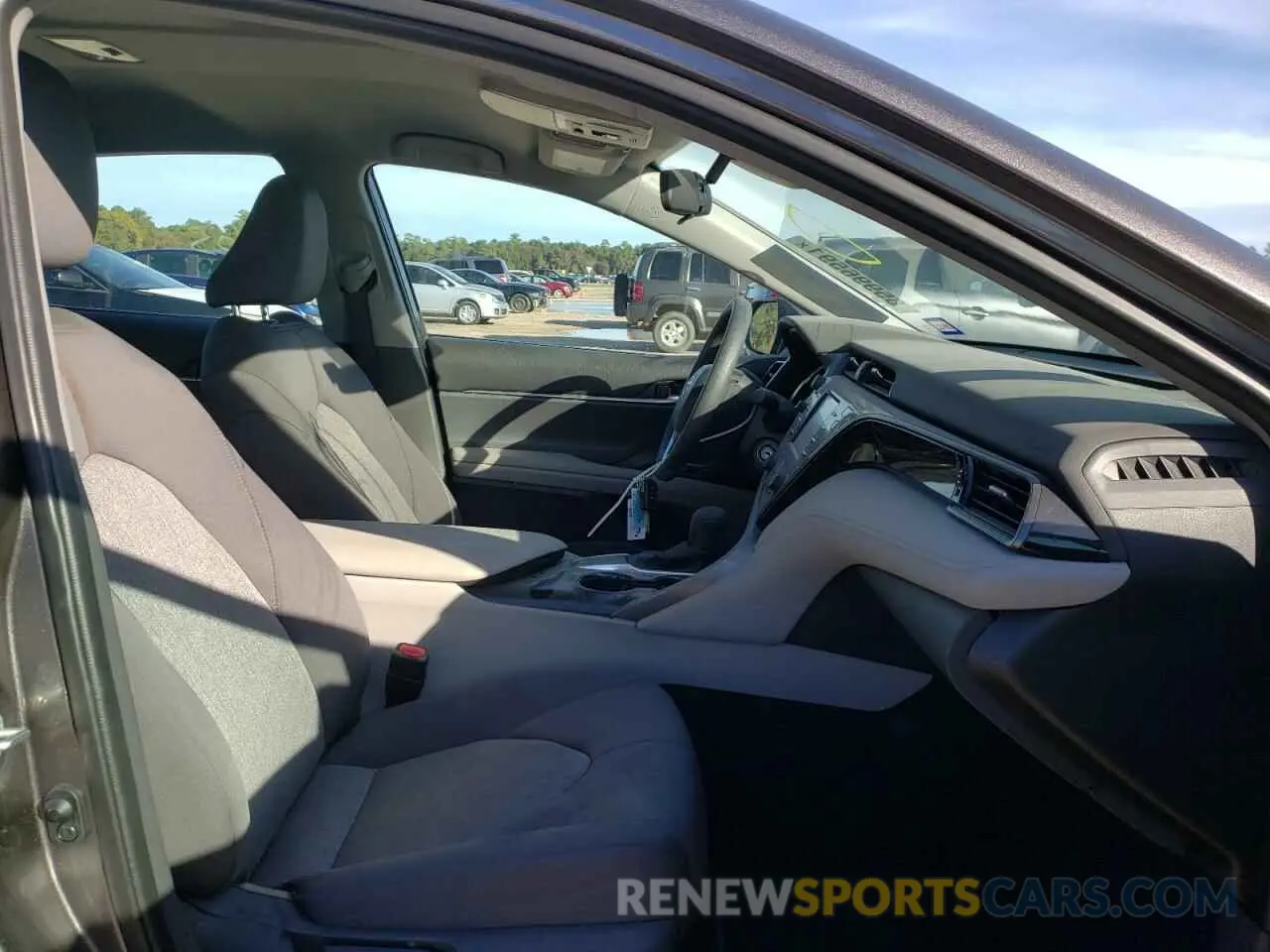 5 Photograph of a damaged car 4T1C11AKXLU977610 TOYOTA CAMRY 2020