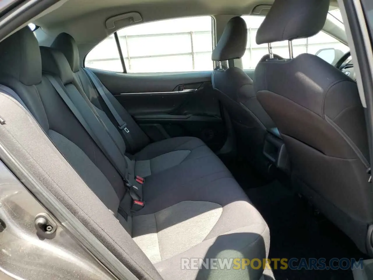10 Photograph of a damaged car 4T1C11AKXLU984783 TOYOTA CAMRY 2020