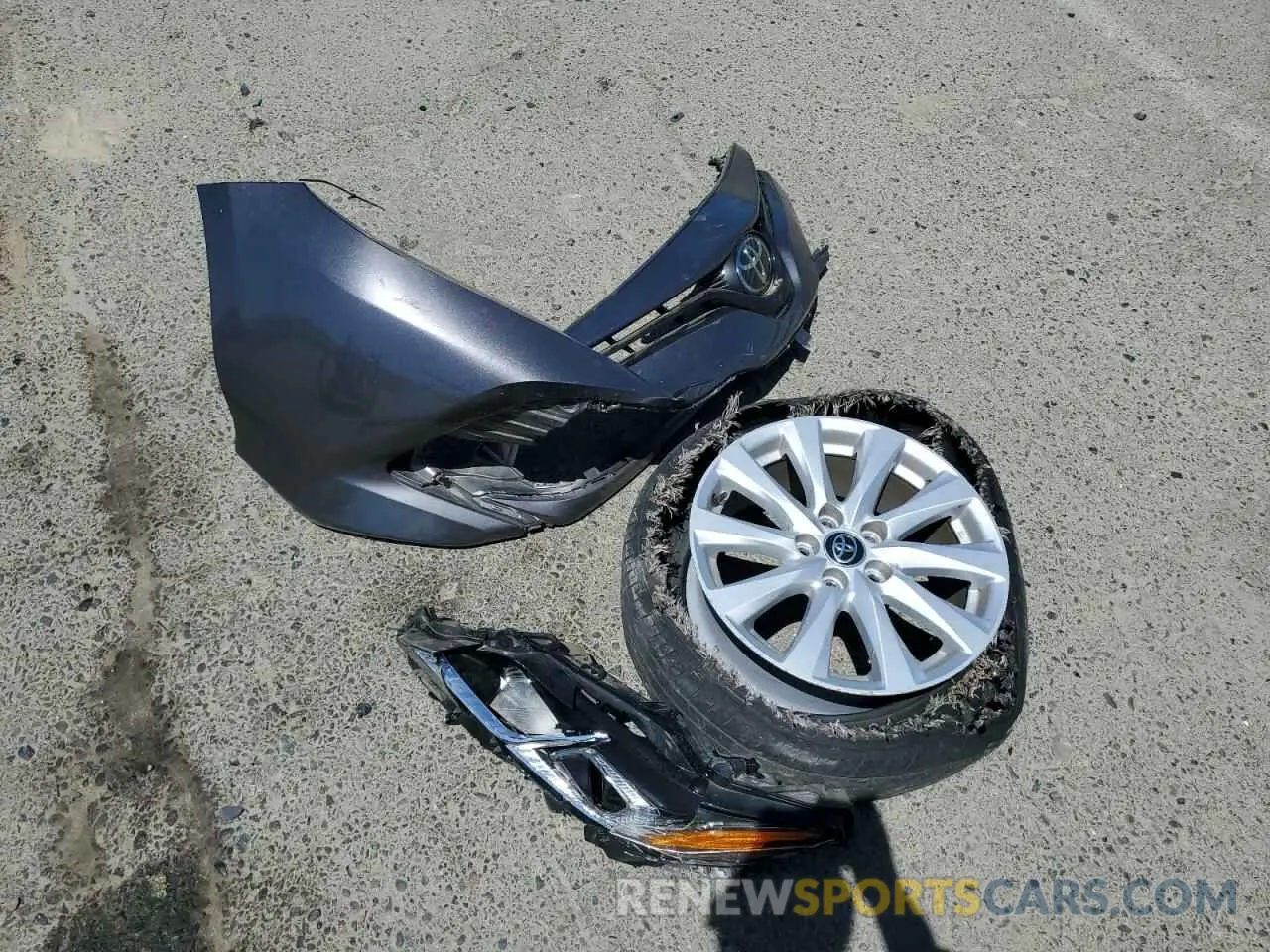 12 Photograph of a damaged car 4T1C11AKXLU984783 TOYOTA CAMRY 2020
