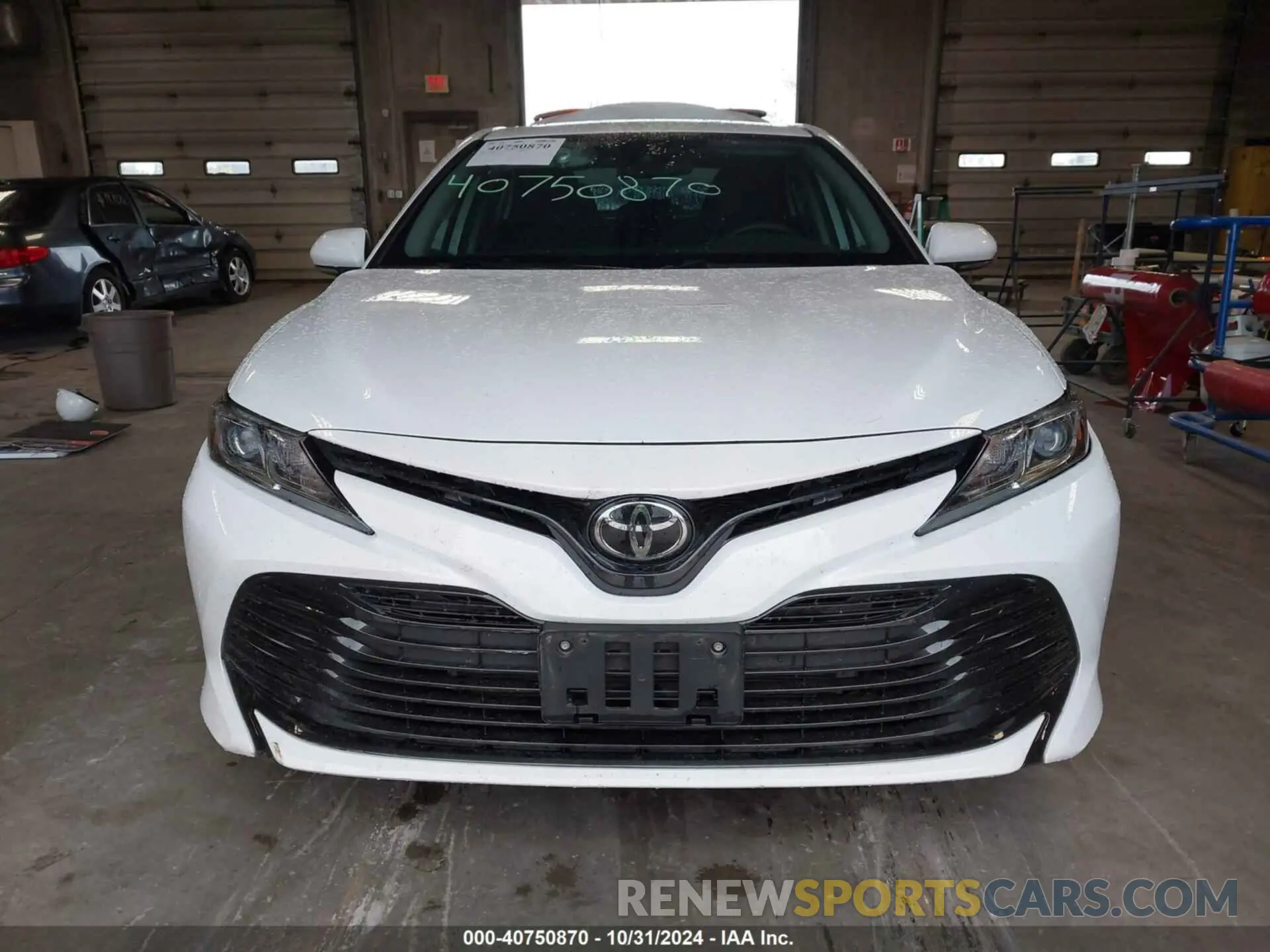12 Фотография поврежденного автомобиля 4T1C11BK2LU013095 TOYOTA CAMRY 2020