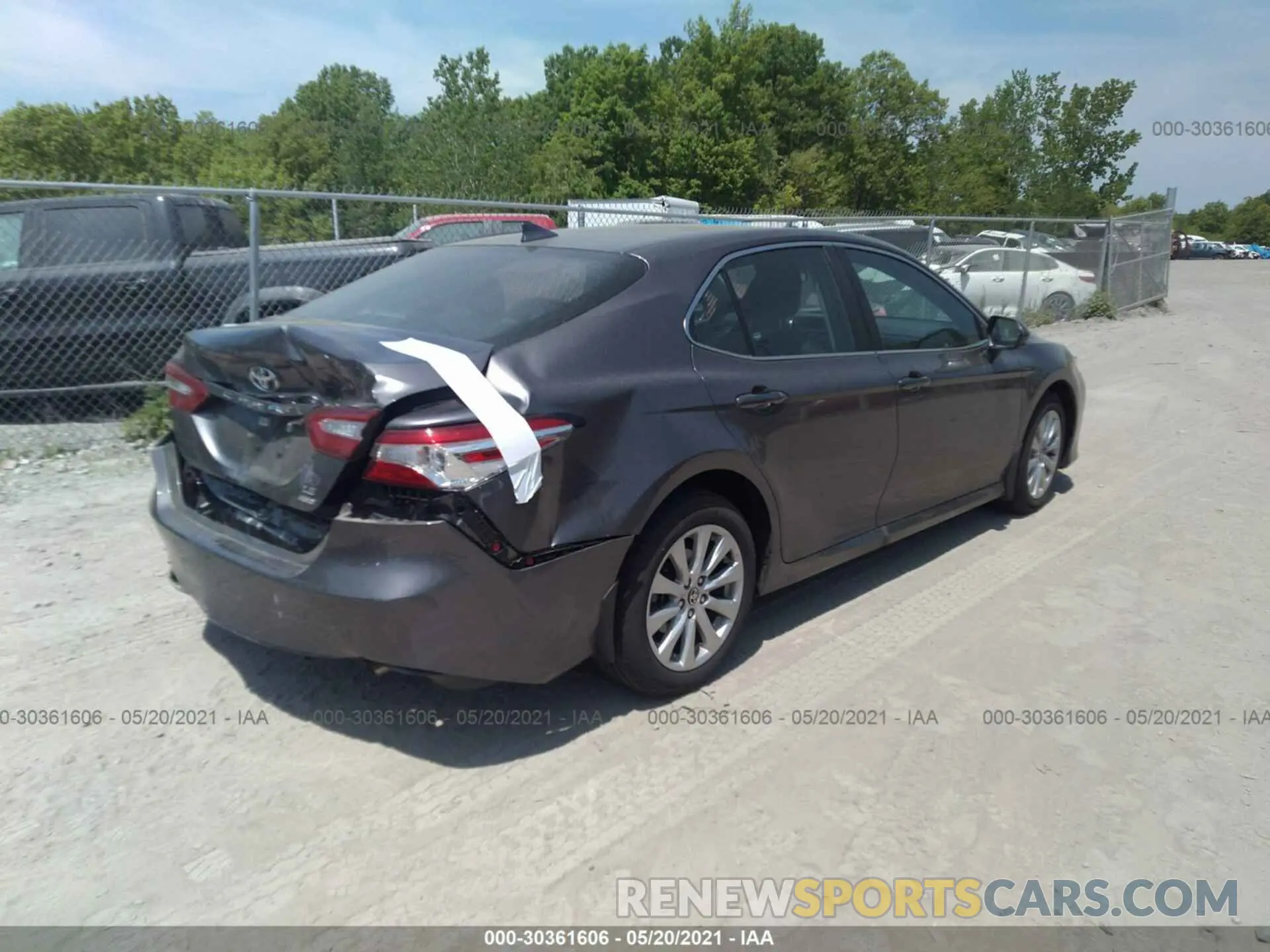4 Photograph of a damaged car 4T1C11BK3LU004339 TOYOTA CAMRY 2020