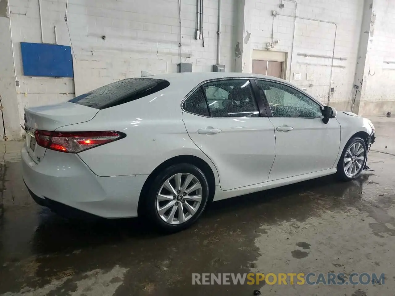 3 Фотография поврежденного автомобиля 4T1C11BK5LU014581 TOYOTA CAMRY 2020