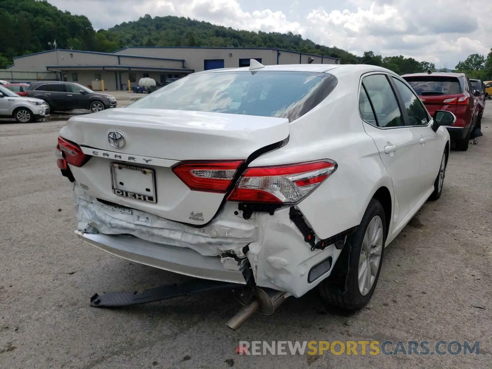 4 Photograph of a damaged car 4T1C11BK8LU010587 TOYOTA CAMRY 2020
