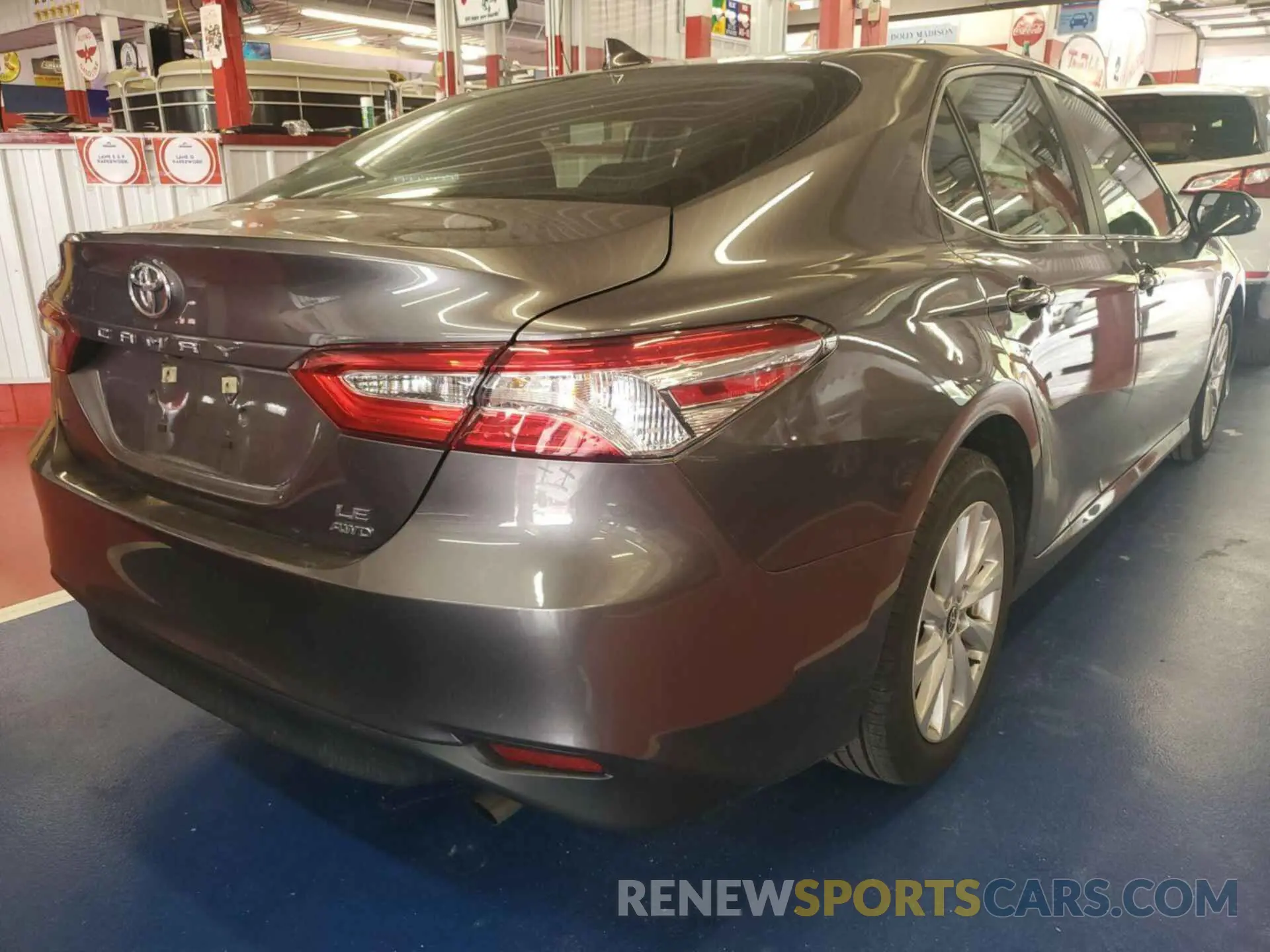 18 Photograph of a damaged car 4T1C11BK8LU019449 TOYOTA CAMRY 2020