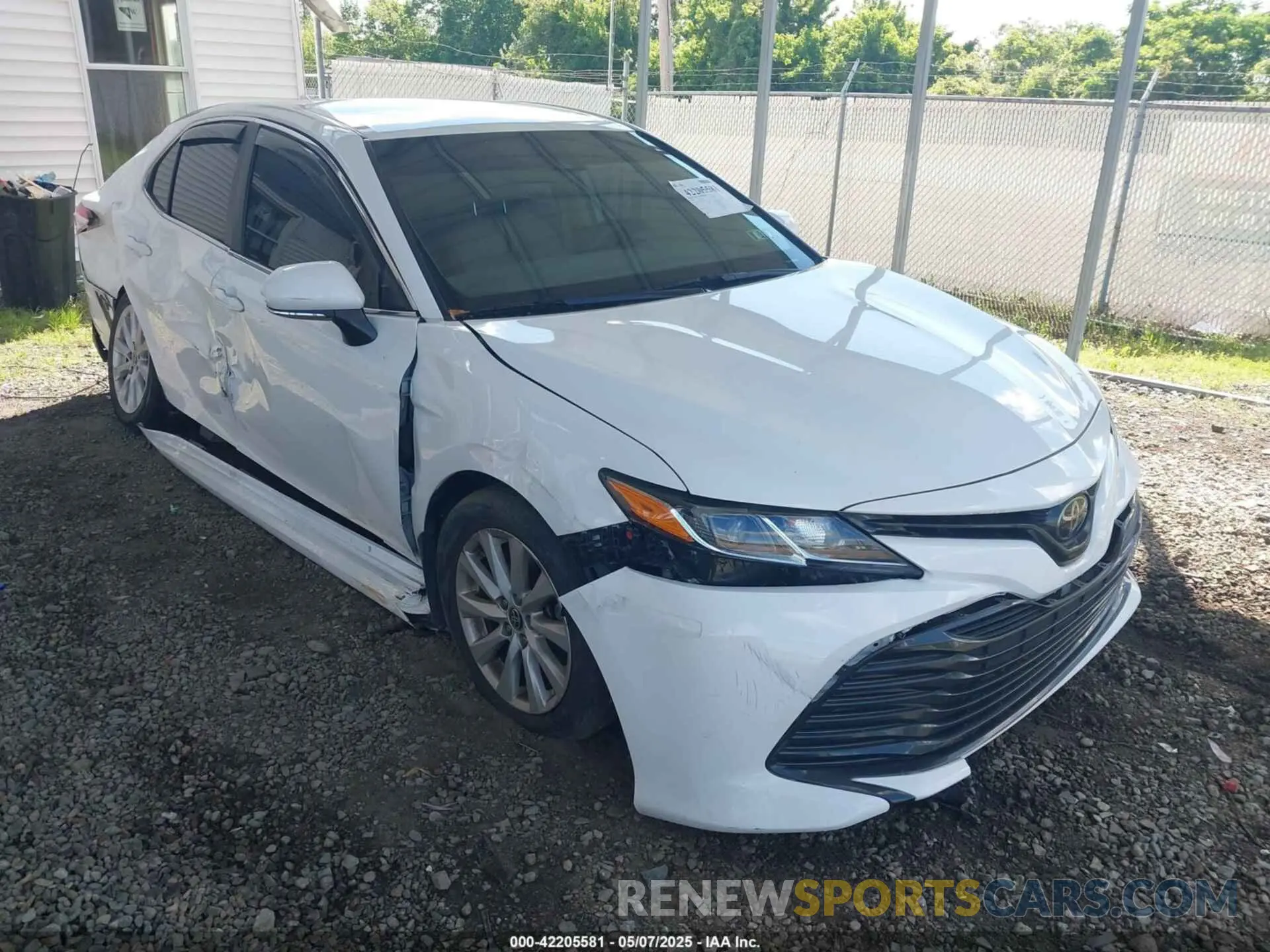 1 Photograph of a damaged car 4T1C11BK9LU007164 TOYOTA CAMRY 2020
