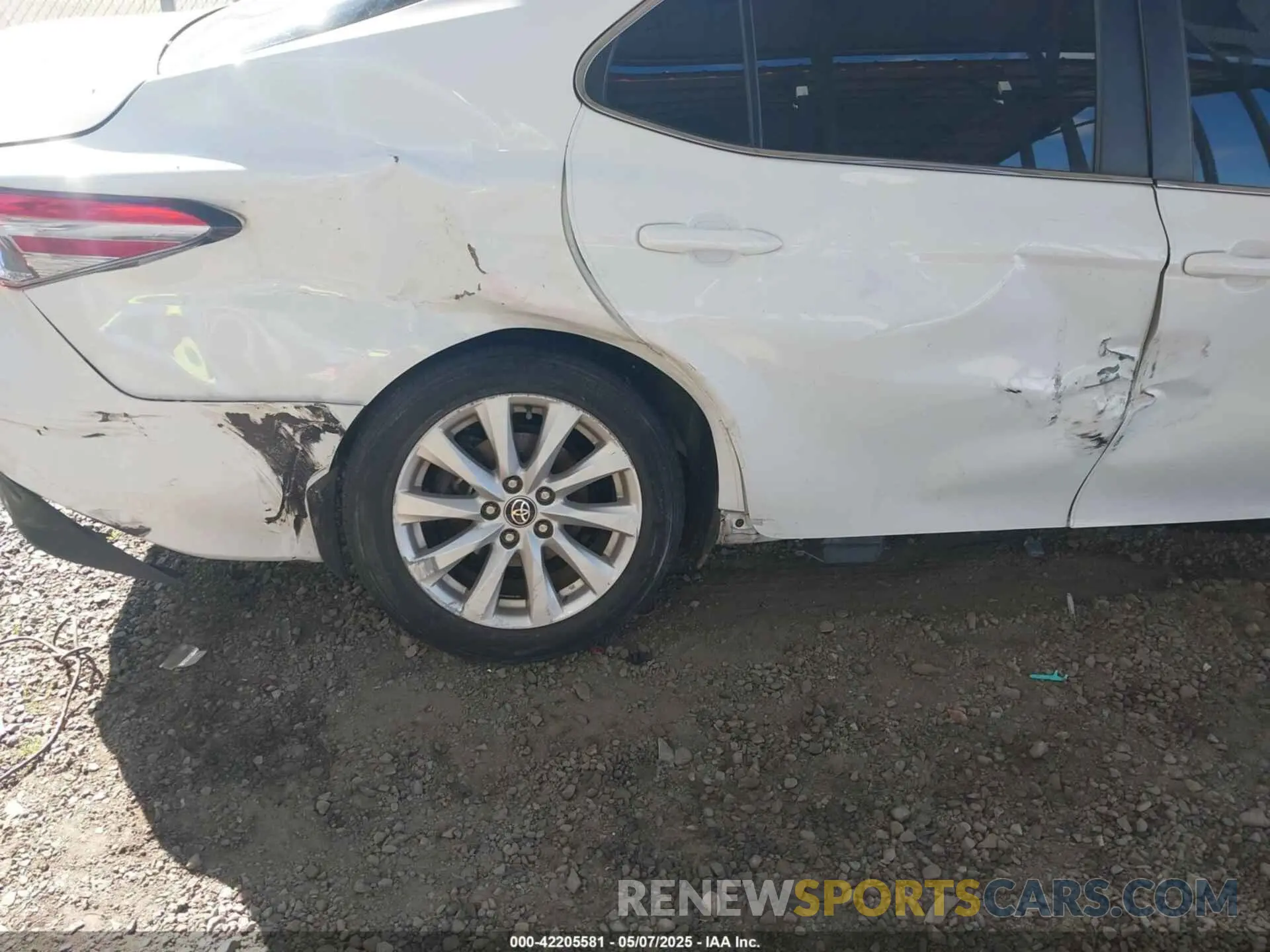 6 Photograph of a damaged car 4T1C11BK9LU007164 TOYOTA CAMRY 2020