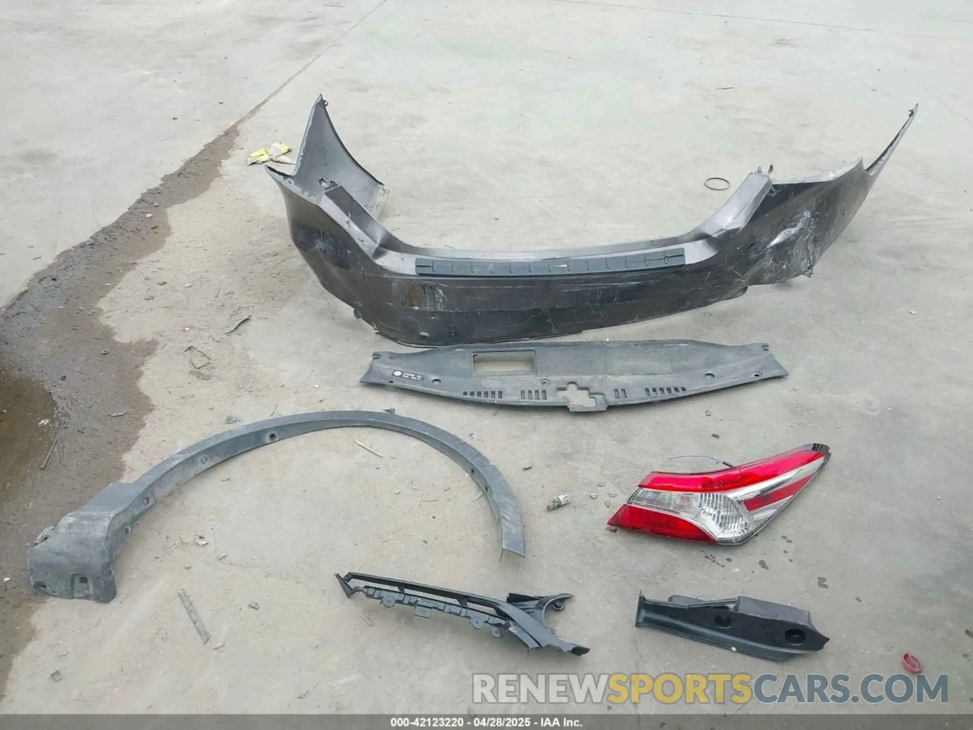 12 Фотография поврежденного автомобиля 4T1C31AK0LU523389 TOYOTA CAMRY 2020