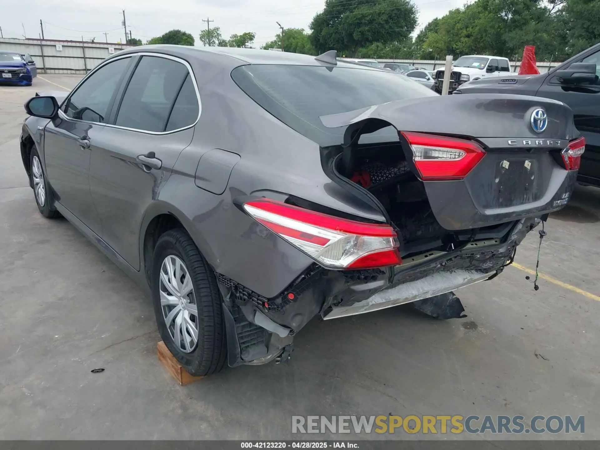 3 Фотография поврежденного автомобиля 4T1C31AK0LU523389 TOYOTA CAMRY 2020