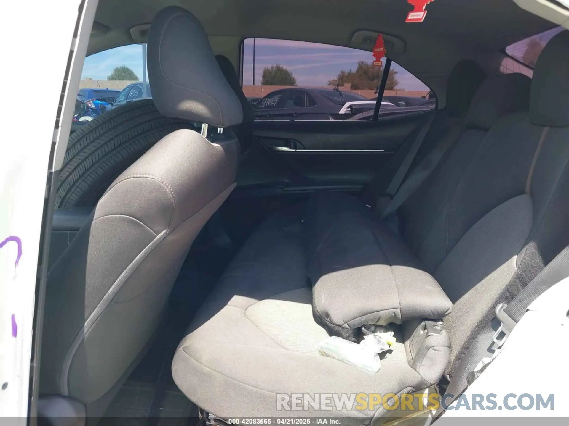 8 Фотография поврежденного автомобиля 4T1C31AK0LU539947 TOYOTA CAMRY 2020