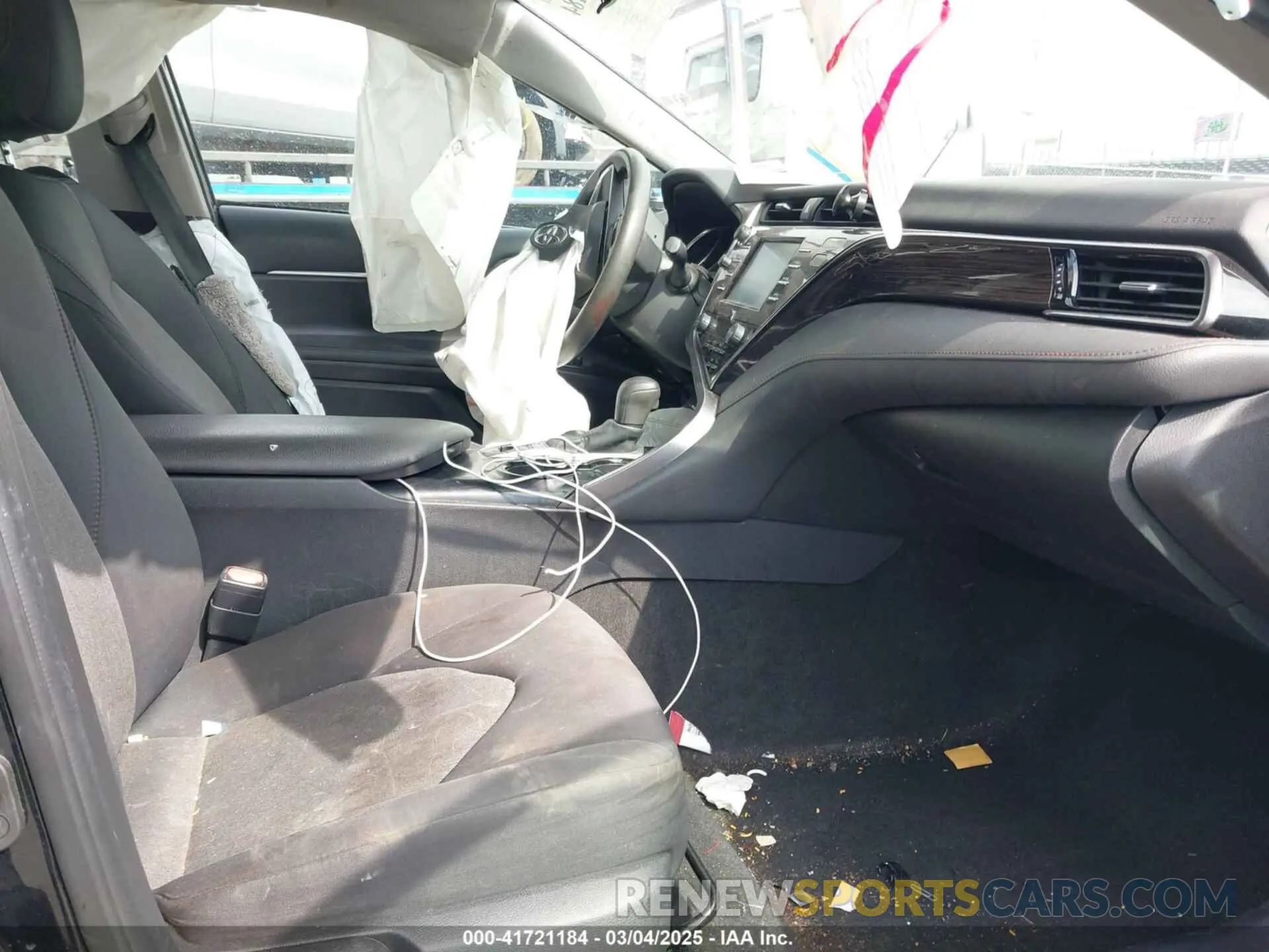 5 Photograph of a damaged car 4T1C31AK1LU540024 TOYOTA CAMRY 2020