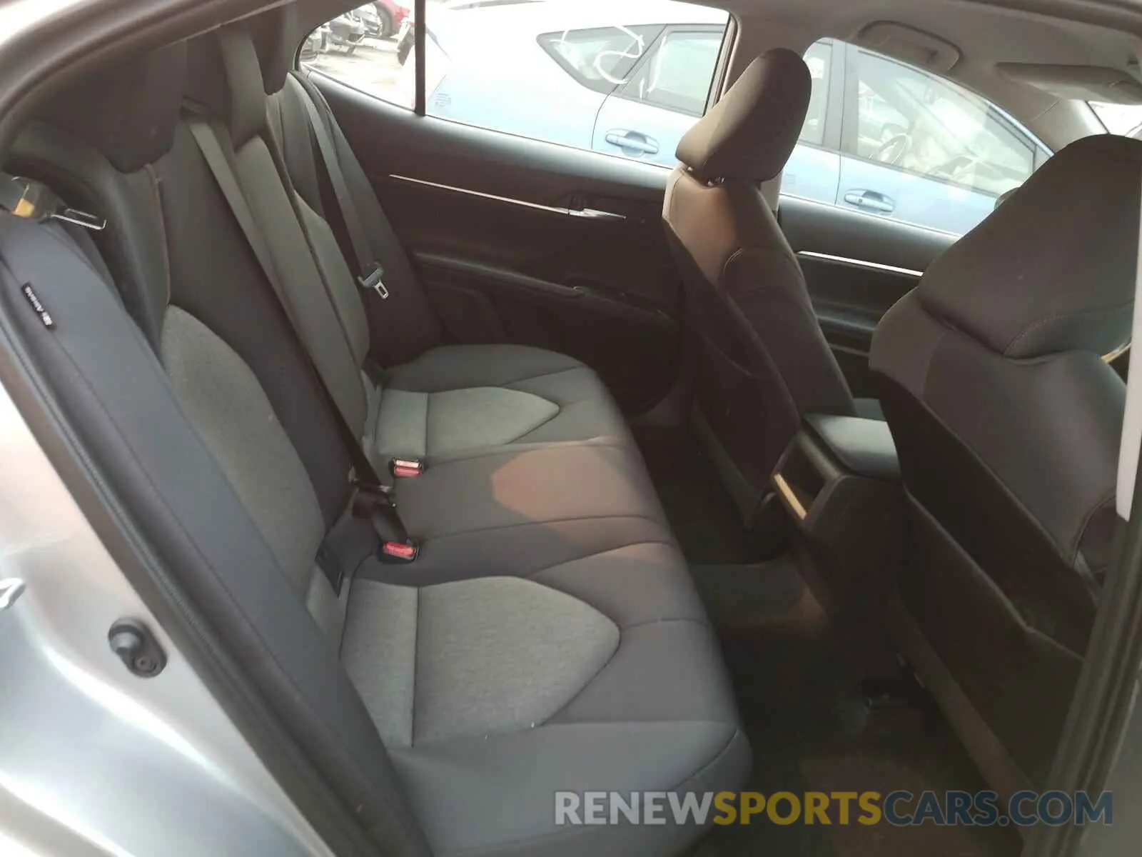 6 Photograph of a damaged car 4T1C31AK1LU541187 TOYOTA CAMRY 2020