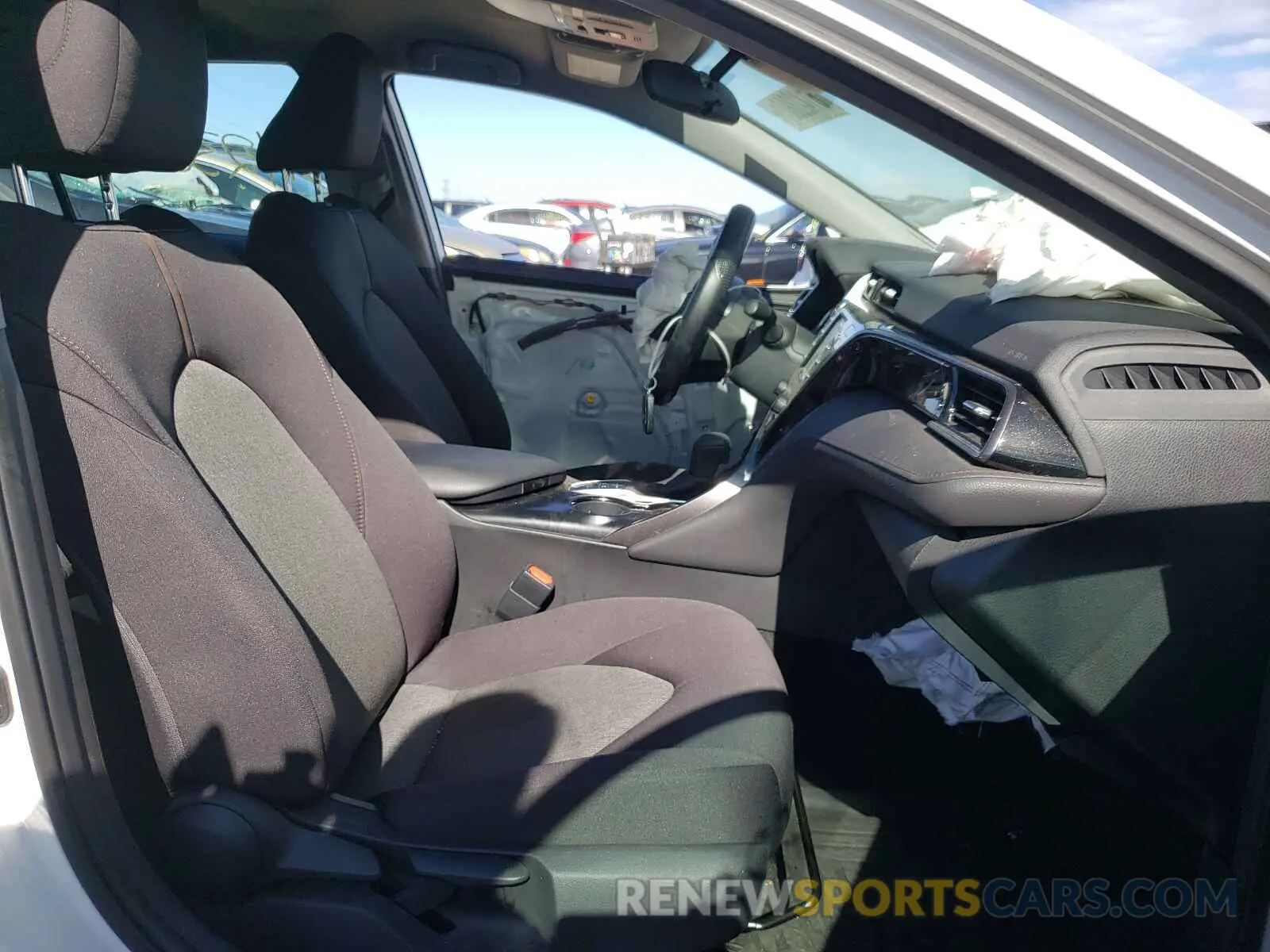 5 Photograph of a damaged car 4T1C31AK2LU526763 TOYOTA CAMRY 2020