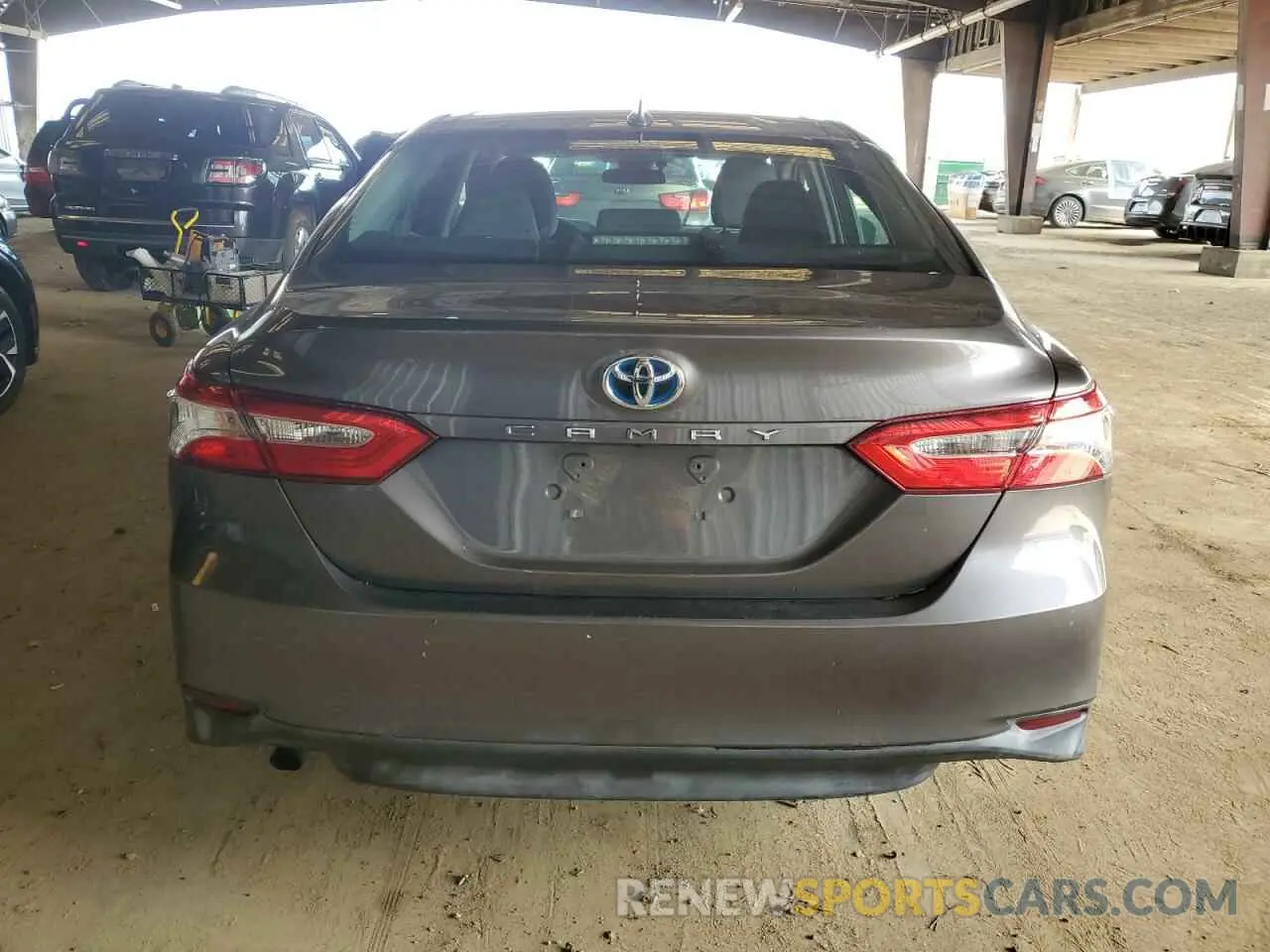 6 Photograph of a damaged car 4T1C31AK2LU531347 TOYOTA CAMRY 2020