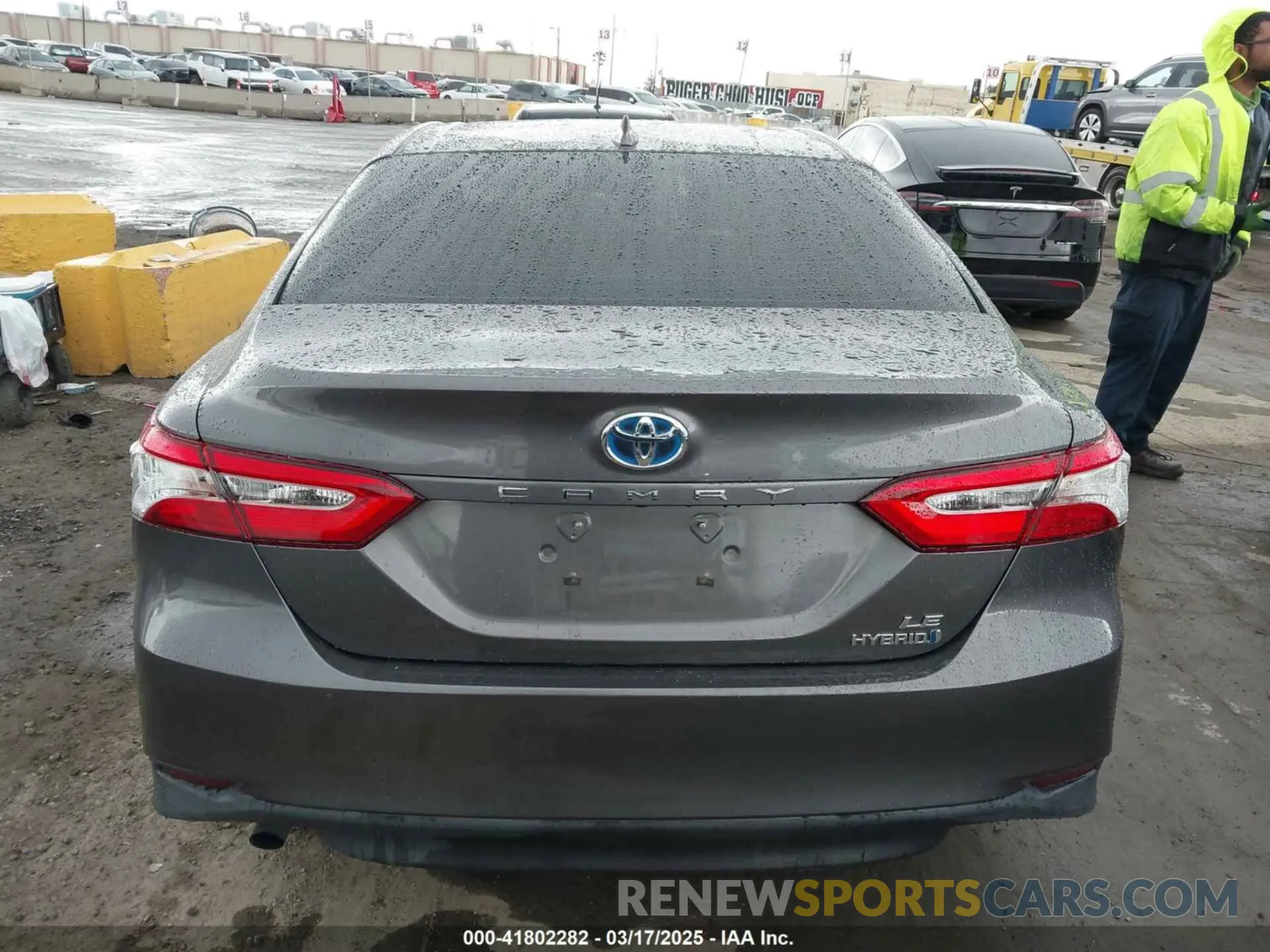 17 Photograph of a damaged car 4T1C31AK4LU013840 TOYOTA CAMRY 2020
