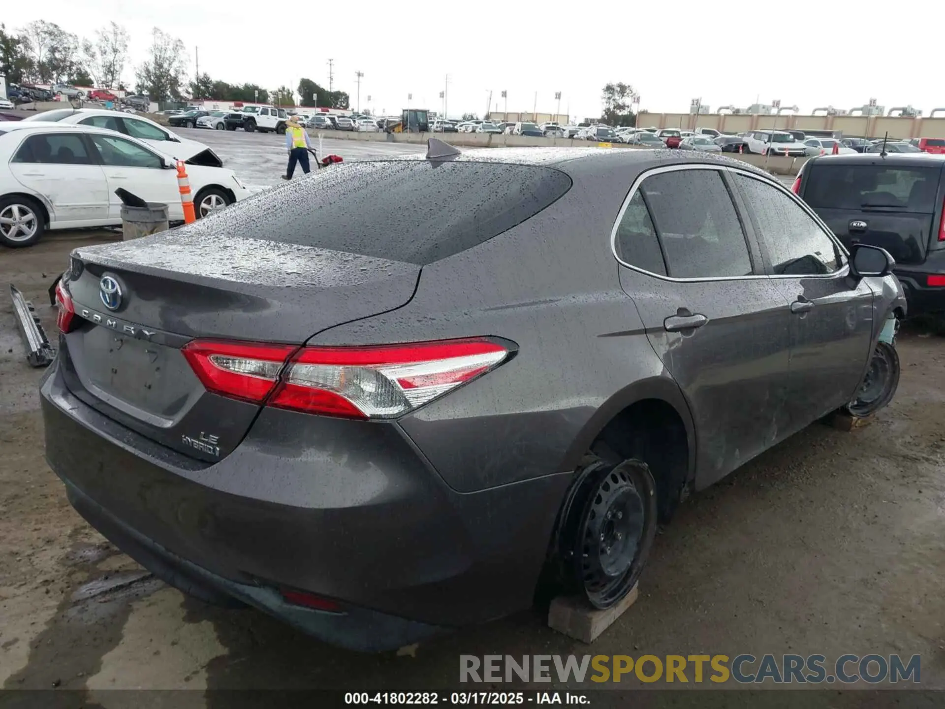 4 Photograph of a damaged car 4T1C31AK4LU013840 TOYOTA CAMRY 2020
