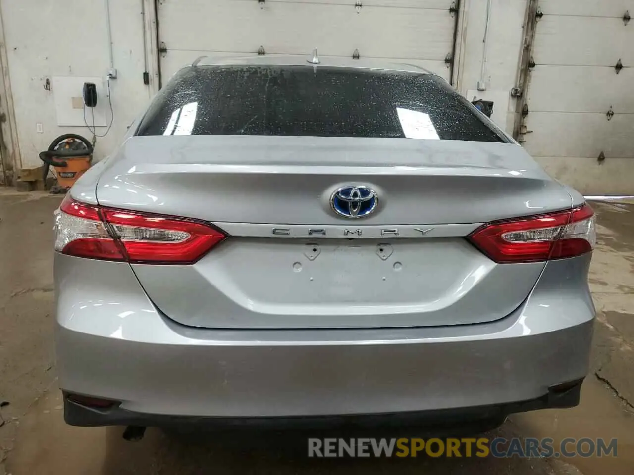 6 Photograph of a damaged car 4T1C31AK4LU536002 TOYOTA CAMRY 2020