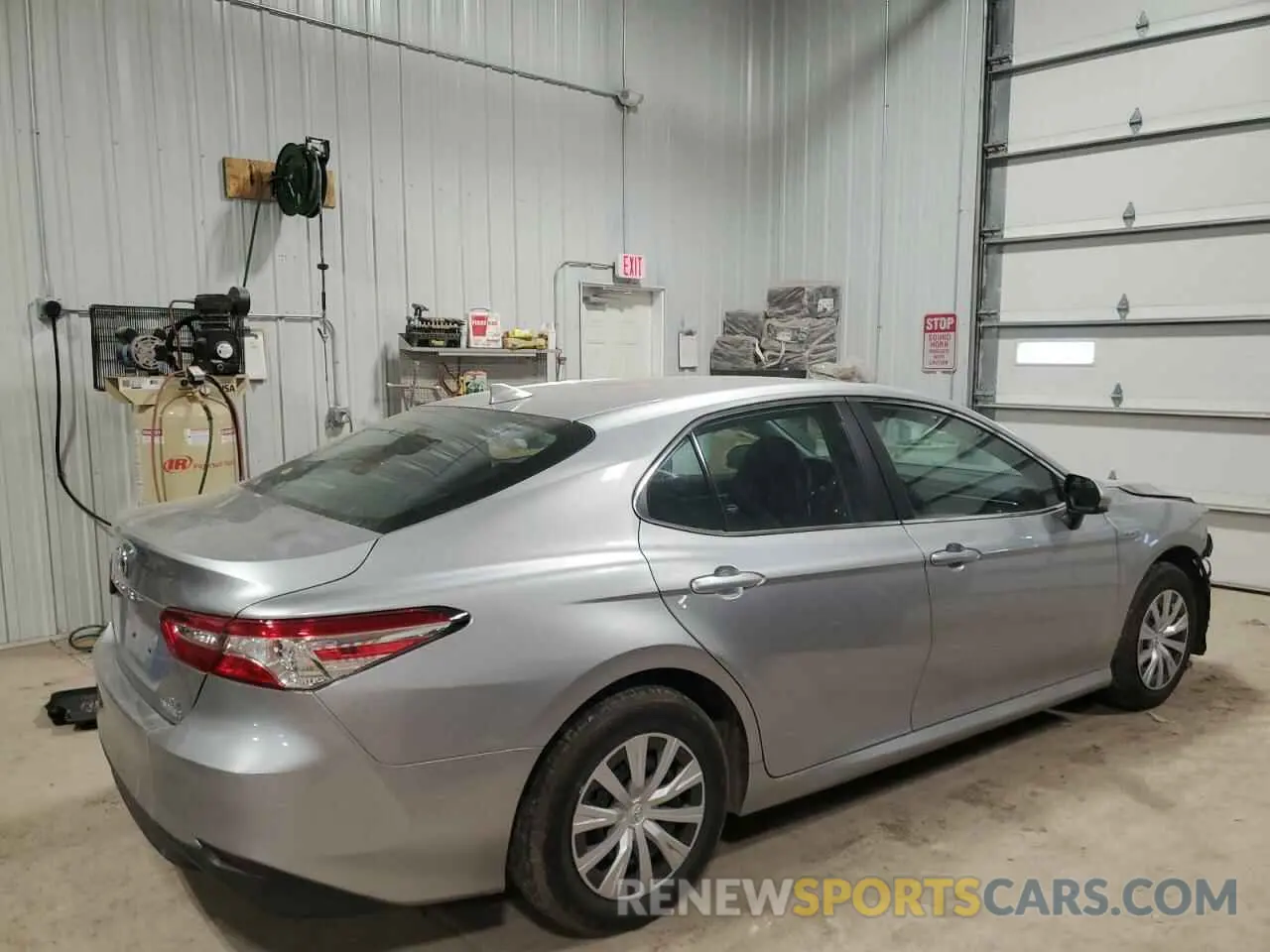 3 Photograph of a damaged car 4T1C31AK4LU540275 TOYOTA CAMRY 2020