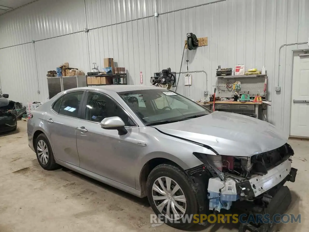4 Photograph of a damaged car 4T1C31AK4LU540275 TOYOTA CAMRY 2020