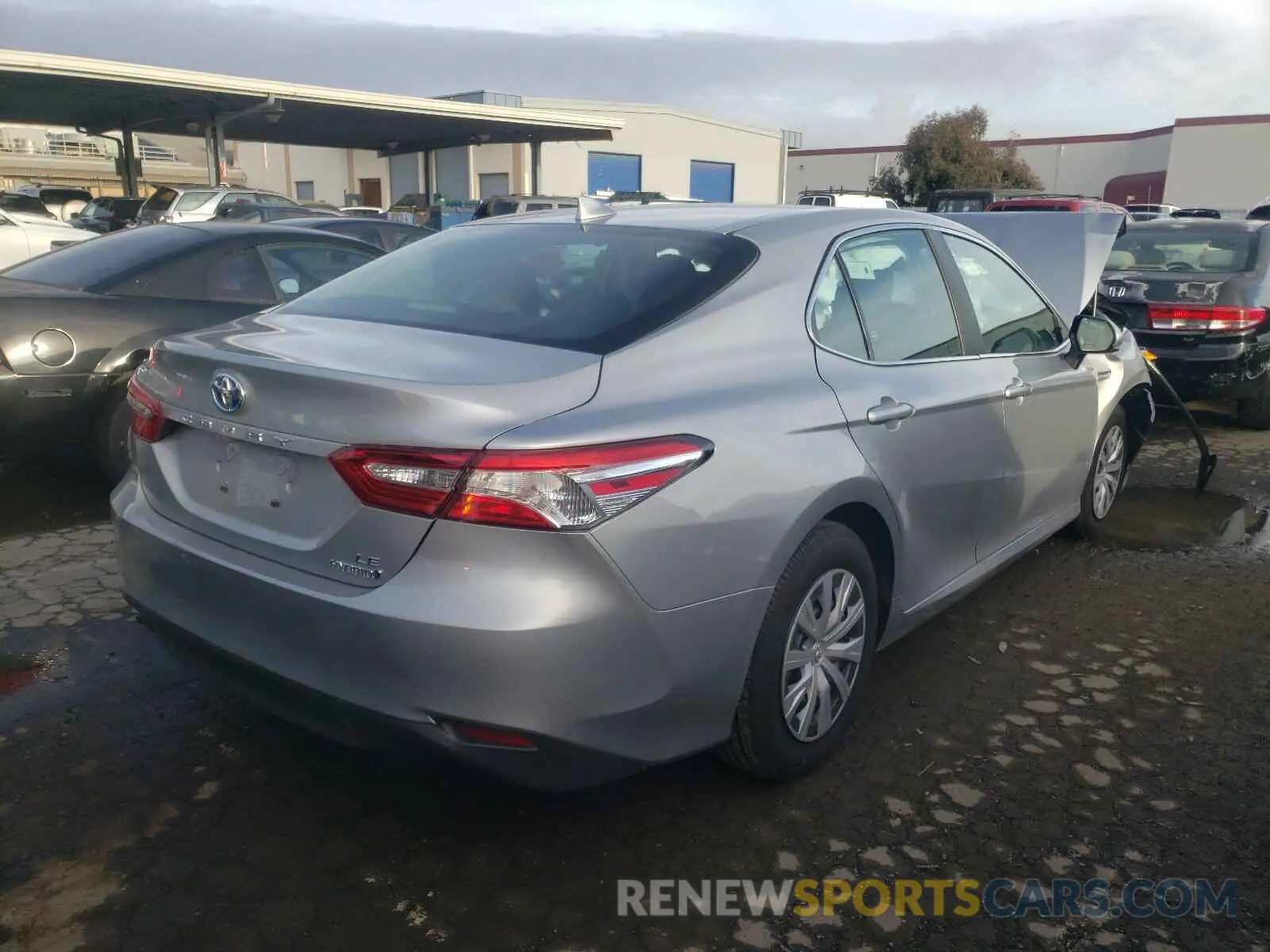 4 Photograph of a damaged car 4T1C31AK5LU015824 TOYOTA CAMRY 2020