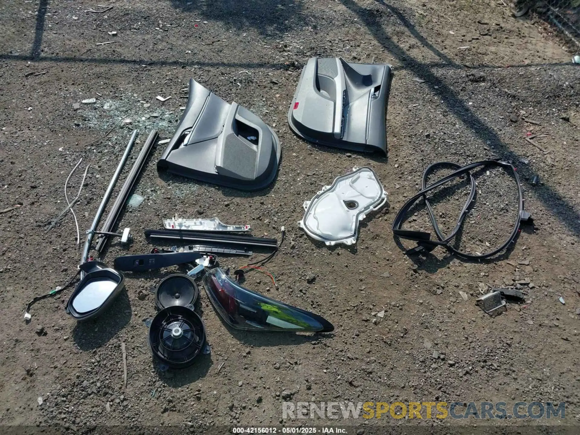 12 Photograph of a damaged car 4T1C31AK6LU523123 TOYOTA CAMRY 2020
