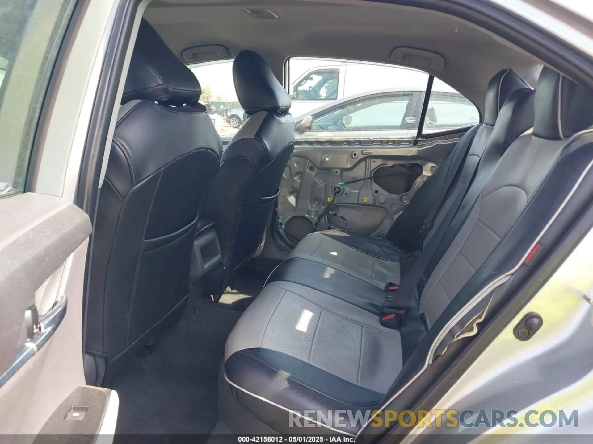 8 Photograph of a damaged car 4T1C31AK6LU523123 TOYOTA CAMRY 2020