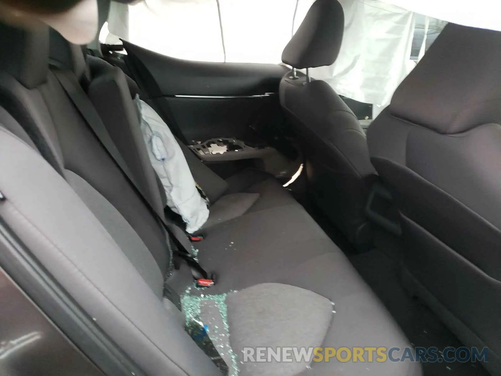 6 Photograph of a damaged car 4T1C31AK6LU532954 TOYOTA CAMRY 2020