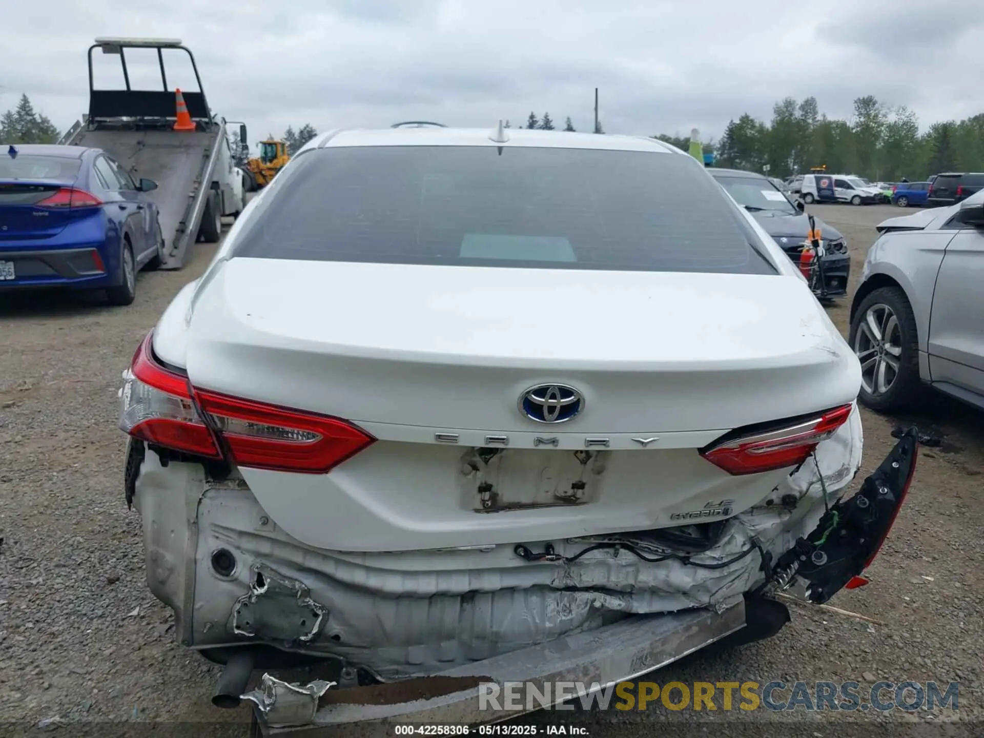 16 Photograph of a damaged car 4T1C31AK7LU018157 TOYOTA CAMRY 2020