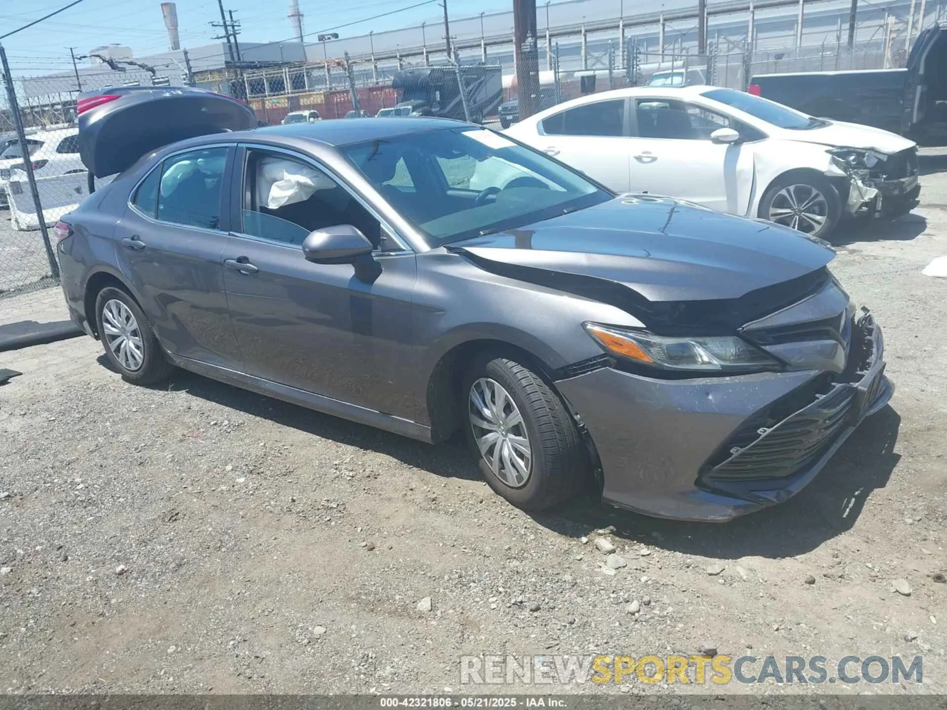1 Photograph of a damaged car 4T1C31AK8LU528758 TOYOTA CAMRY 2020