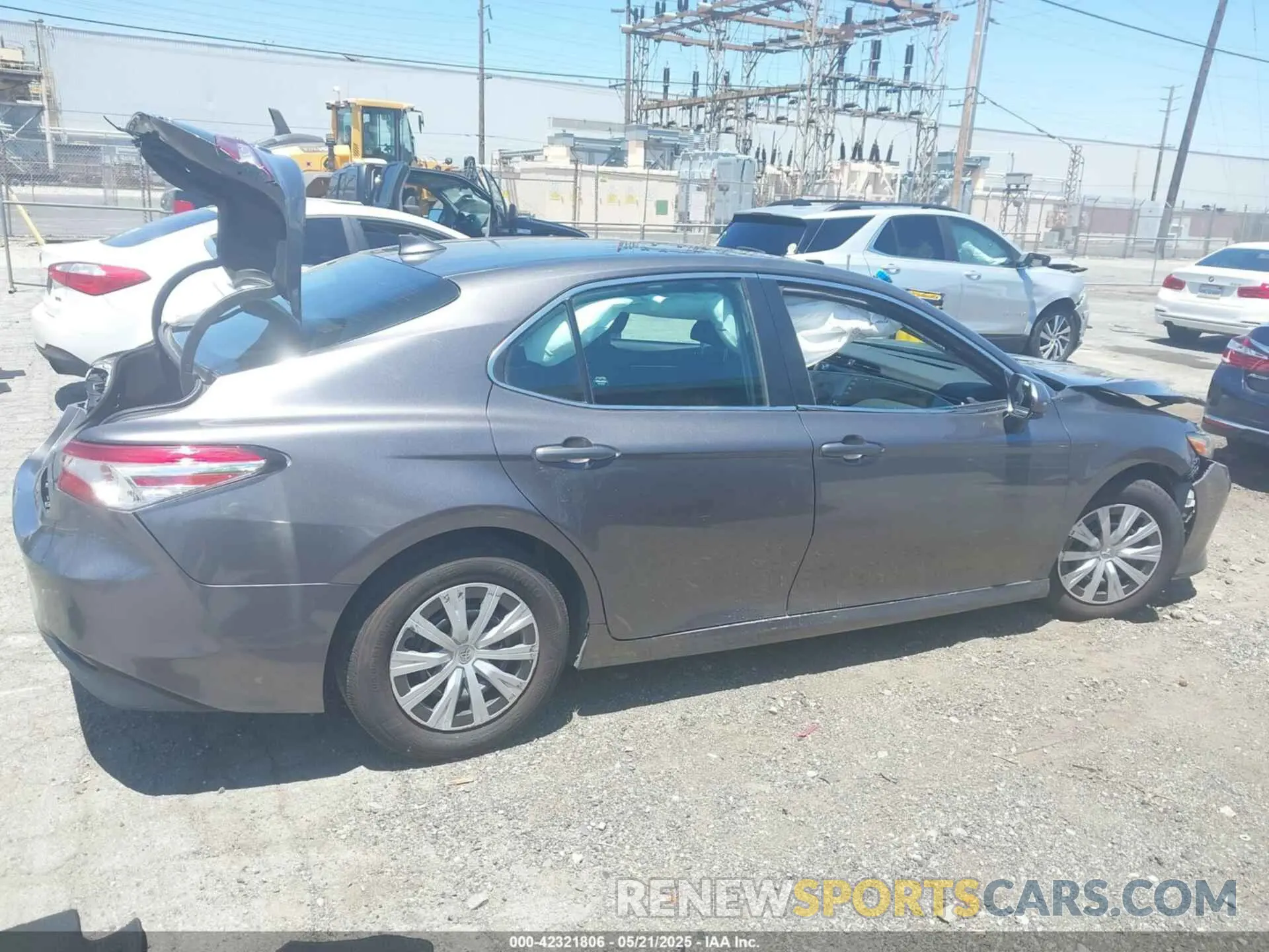 13 Photograph of a damaged car 4T1C31AK8LU528758 TOYOTA CAMRY 2020