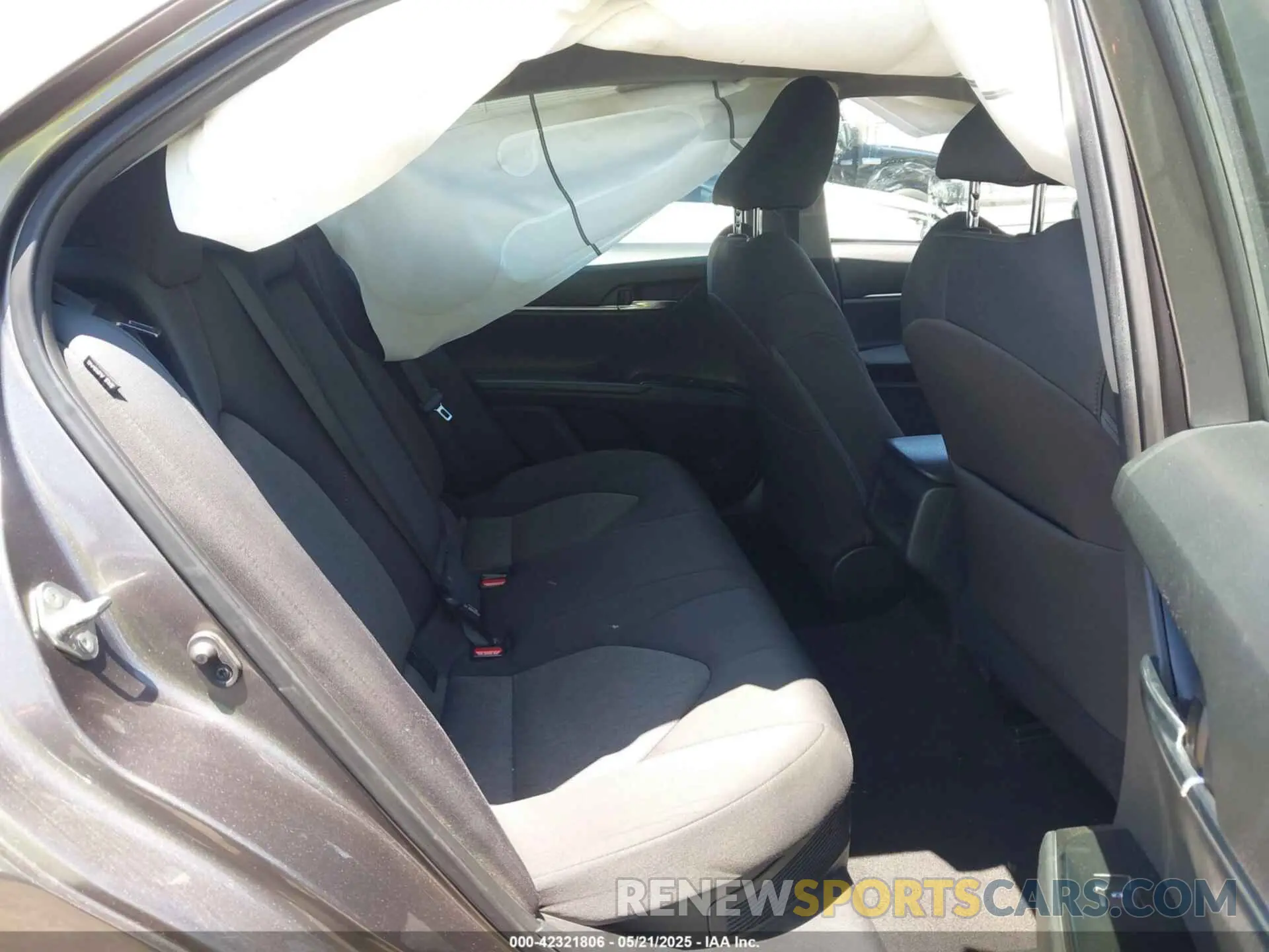 8 Photograph of a damaged car 4T1C31AK8LU528758 TOYOTA CAMRY 2020