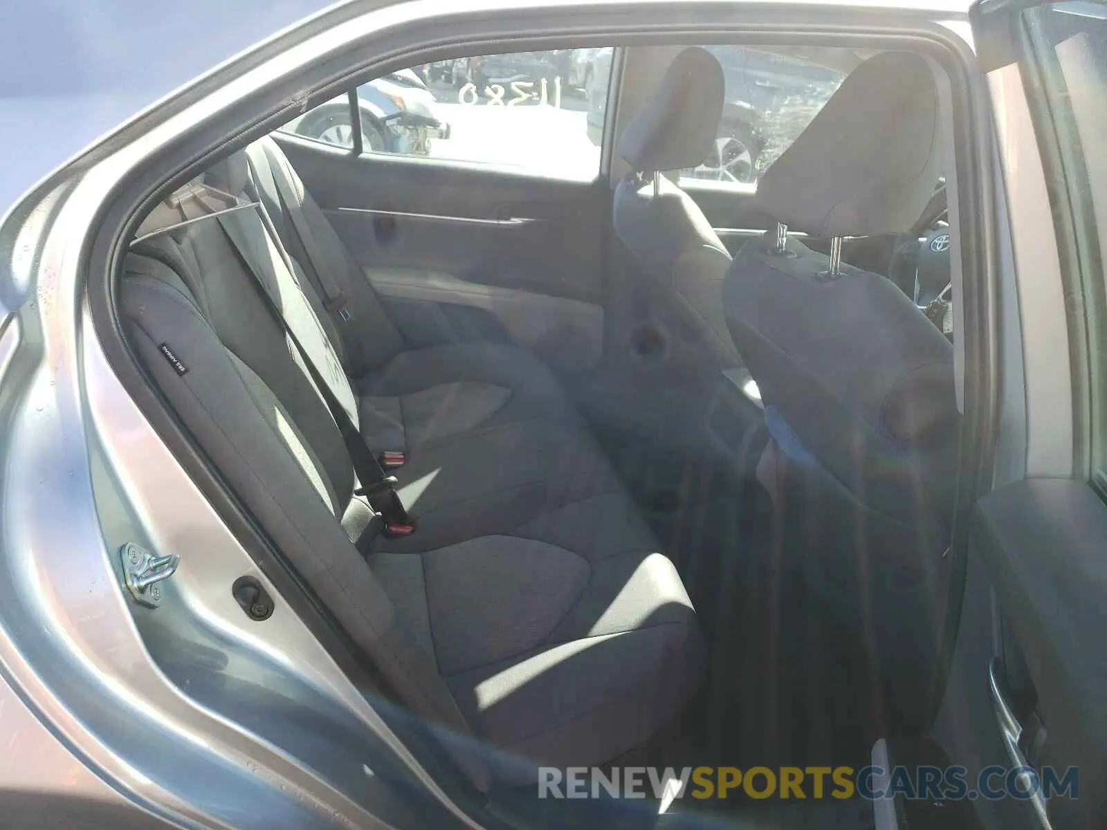 6 Photograph of a damaged car 4T1C31AK8LU533362 TOYOTA CAMRY 2020