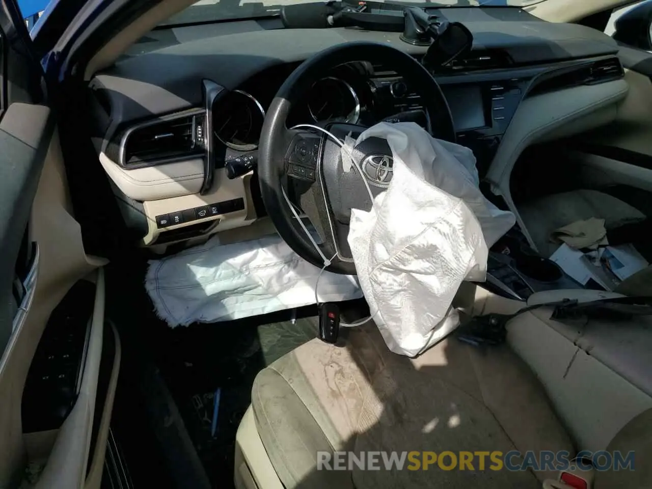 8 Photograph of a damaged car 4T1C31AK9LU019584 TOYOTA CAMRY 2020