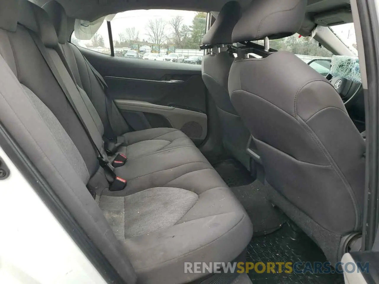 10 Photograph of a damaged car 4T1C31AKXLU535906 TOYOTA CAMRY 2020