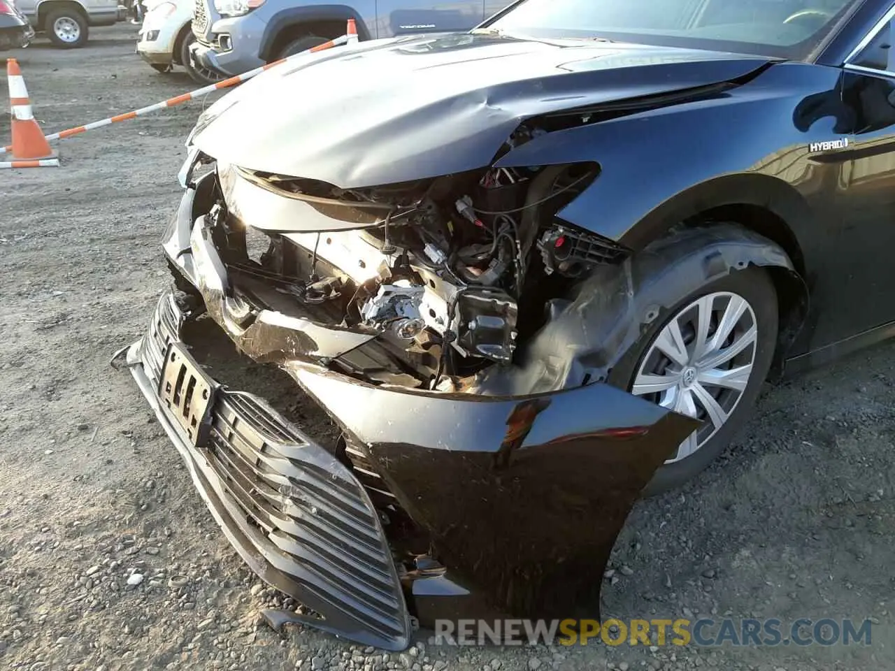 9 Photograph of a damaged car 4T1E31AK0LU529721 TOYOTA CAMRY 2020