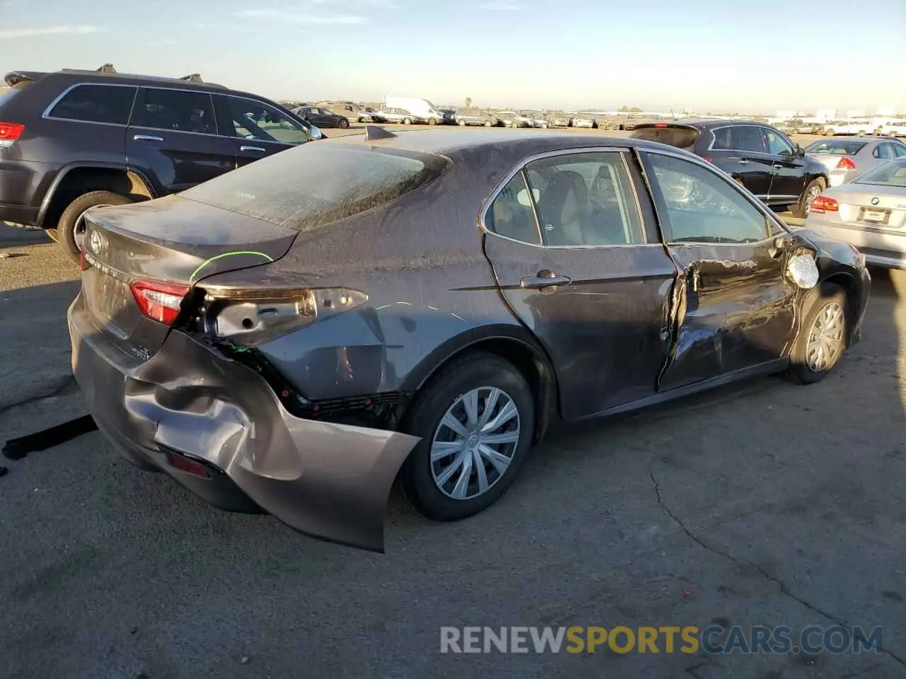 3 Photograph of a damaged car 4T1E31AK4LU530757 TOYOTA CAMRY 2020