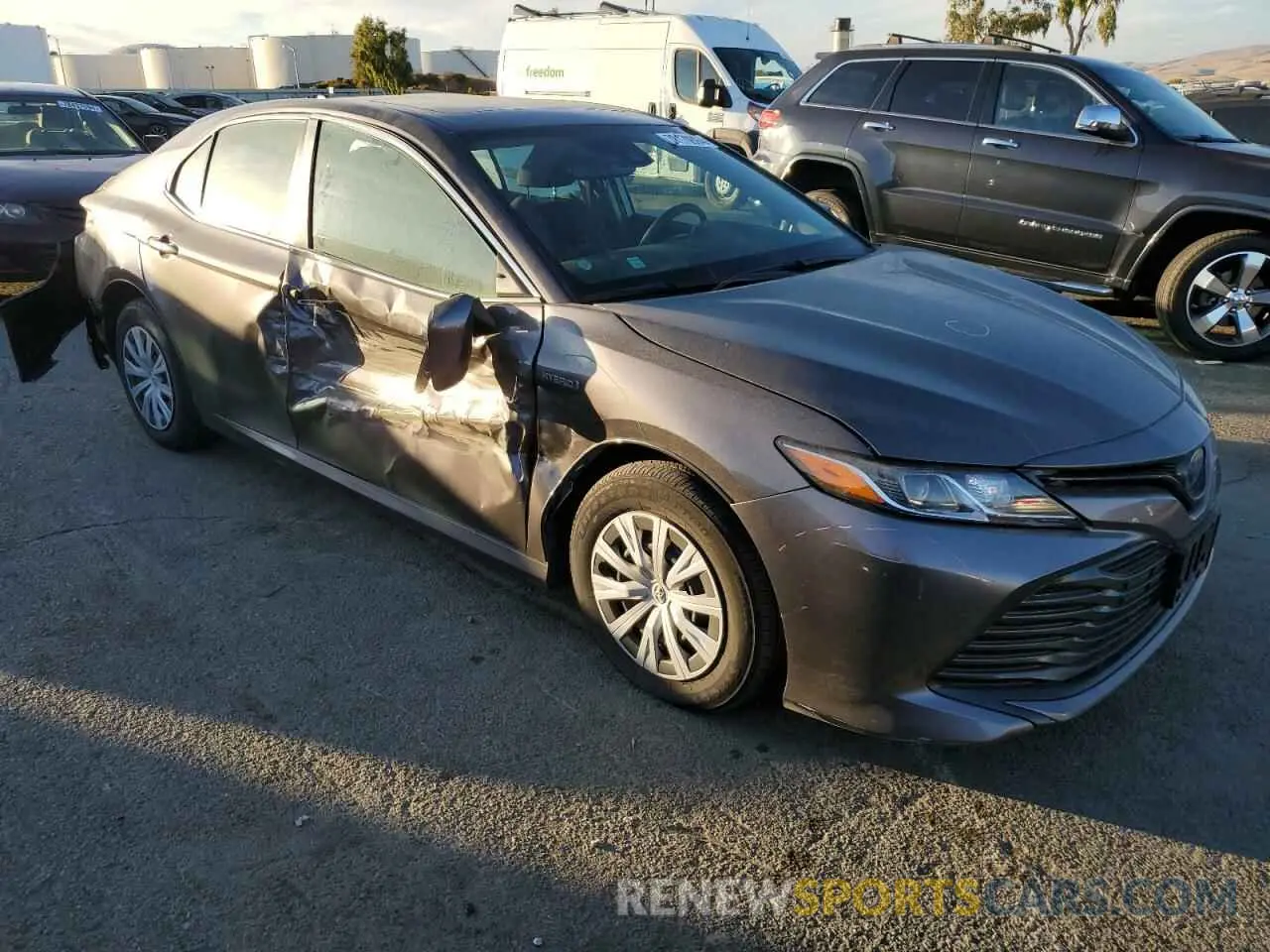 4 Photograph of a damaged car 4T1E31AK4LU530757 TOYOTA CAMRY 2020