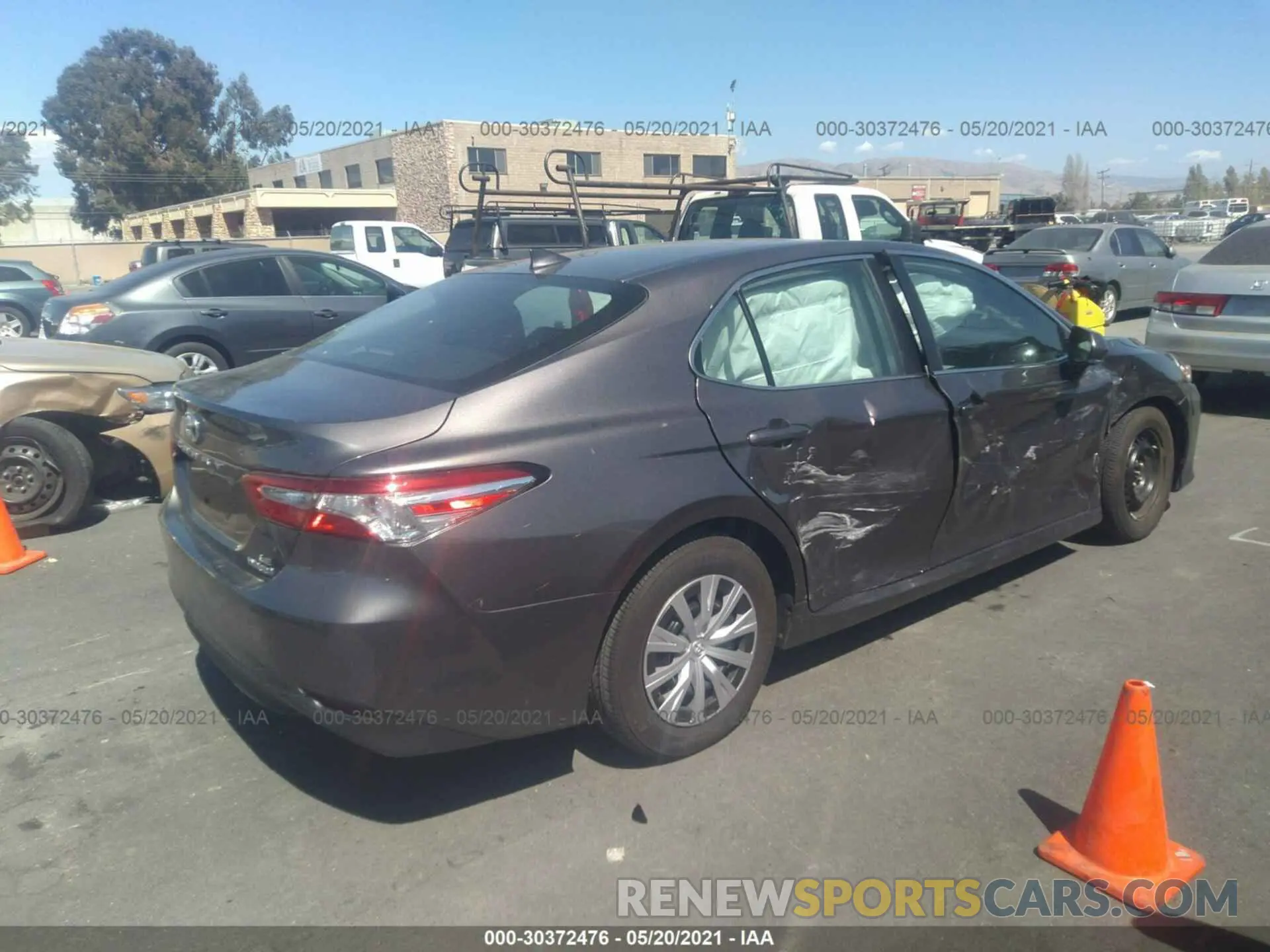4 Photograph of a damaged car 4T1E31AK9LU527823 TOYOTA CAMRY 2020