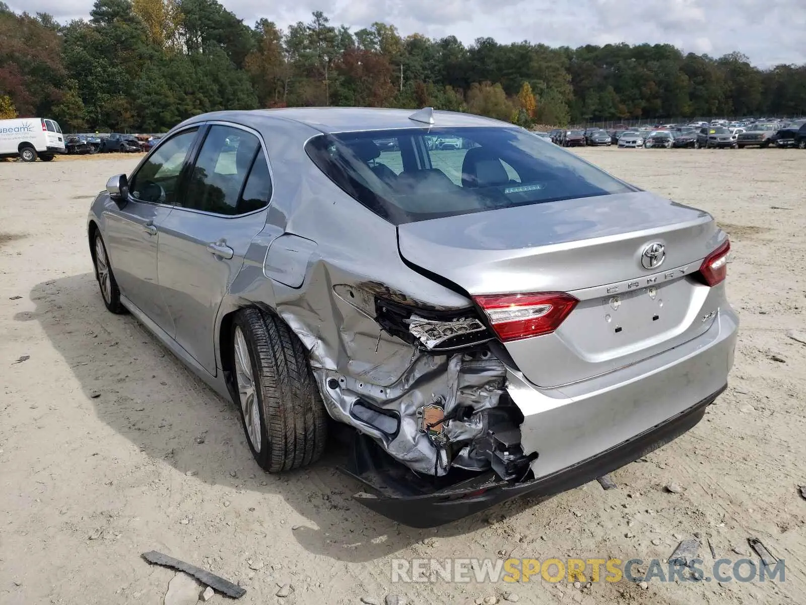 3 Photograph of a damaged car 4T1F11AK0LU303933 TOYOTA CAMRY 2020