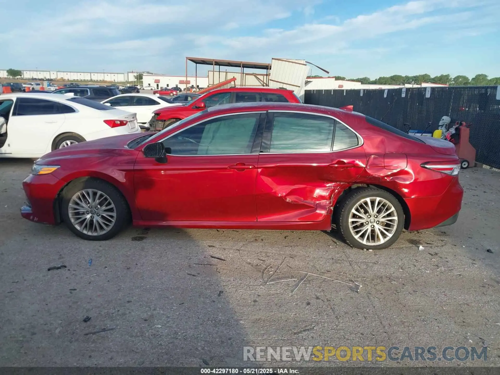 14 Photograph of a damaged car 4T1F11AK0LU388143 TOYOTA CAMRY 2020