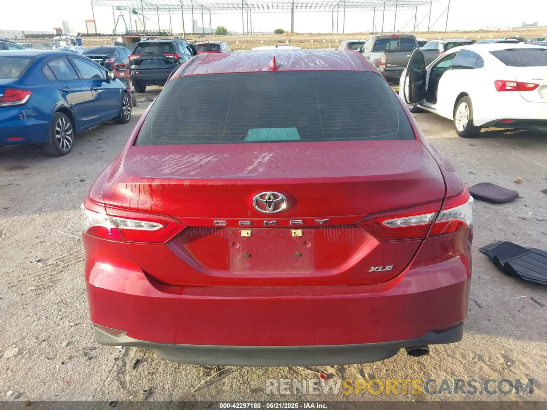 16 Photograph of a damaged car 4T1F11AK0LU388143 TOYOTA CAMRY 2020