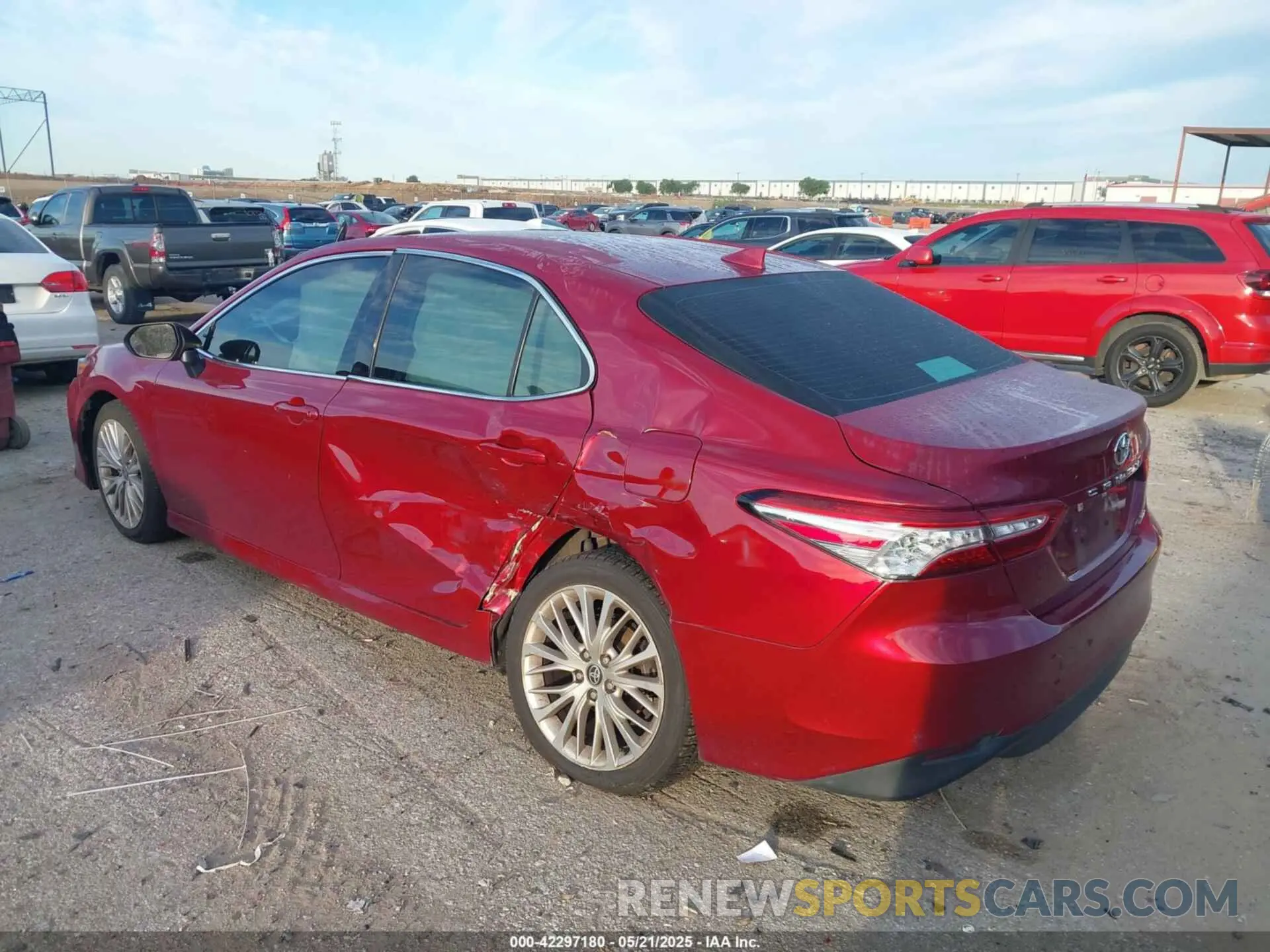 3 Photograph of a damaged car 4T1F11AK0LU388143 TOYOTA CAMRY 2020