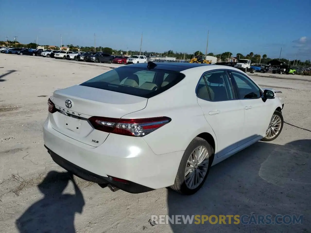 4 Фотография поврежденного автомобиля 4T1F11AK0LU906896 TOYOTA CAMRY 2020