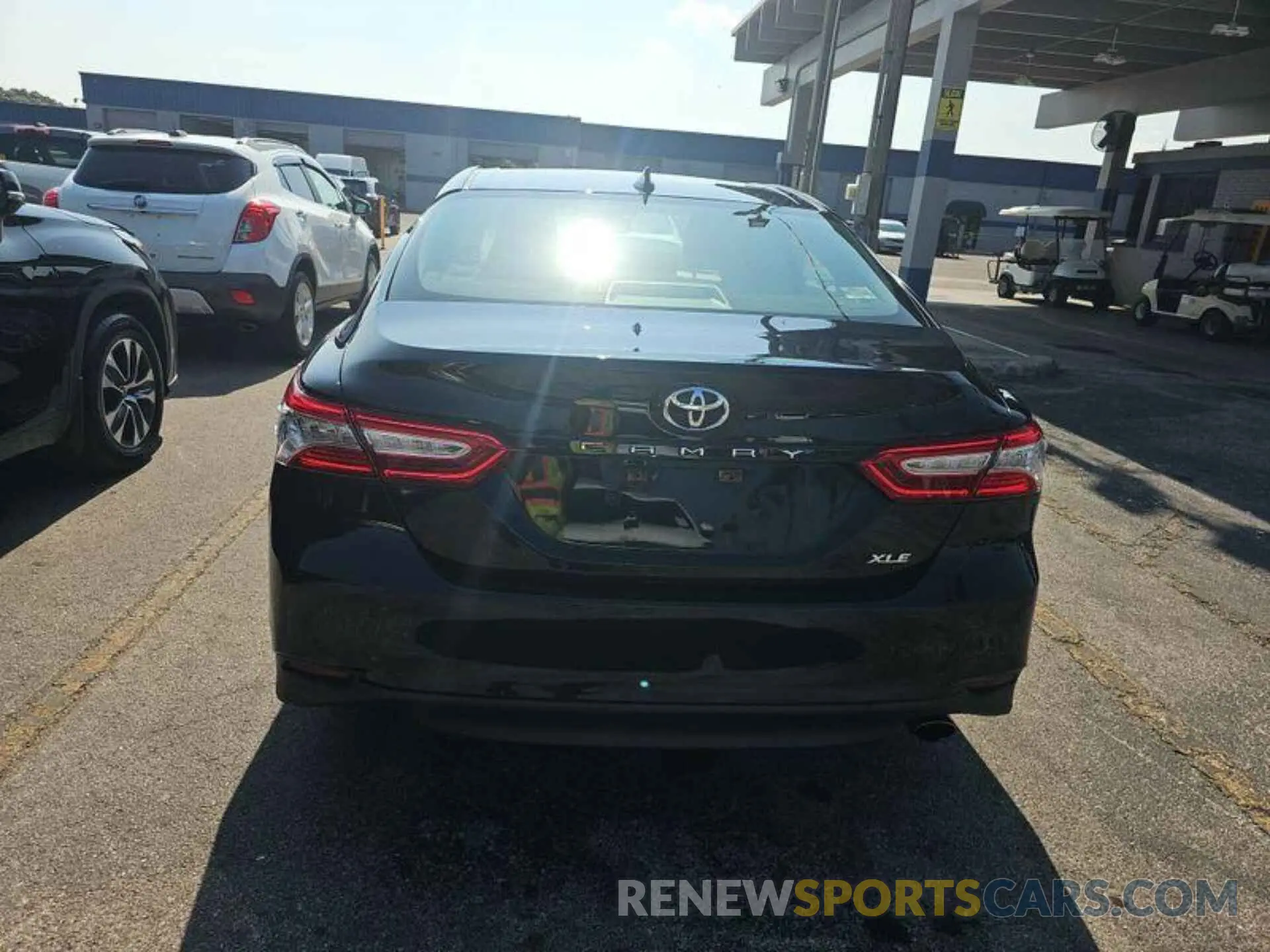 16 Photograph of a damaged car 4T1F11AK2LU942069 TOYOTA CAMRY 2020