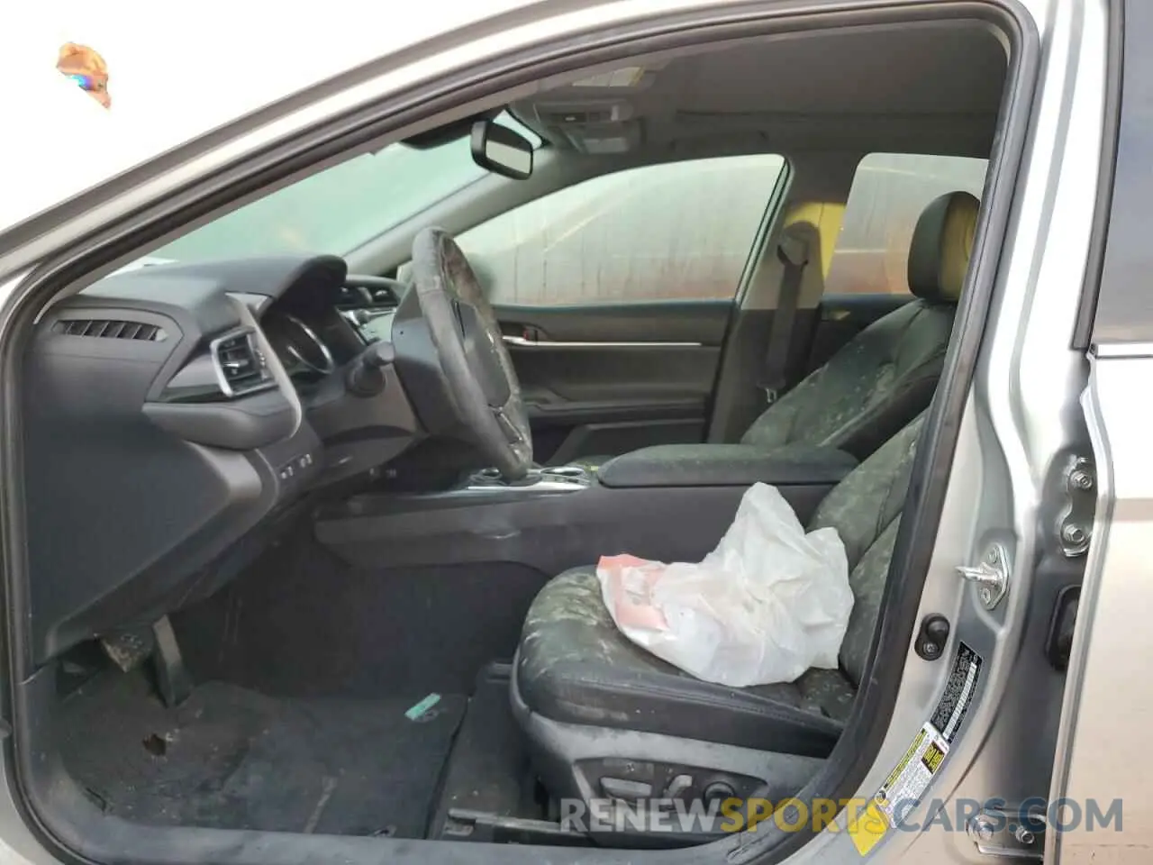7 Фотография поврежденного автомобиля 4T1F11AK3LU997923 TOYOTA CAMRY 2020