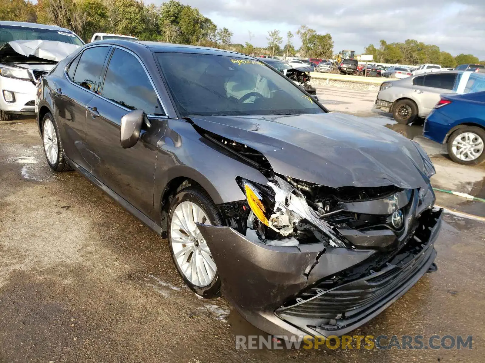 1 Photograph of a damaged car 4T1F11AK5LU979570 TOYOTA CAMRY 2020