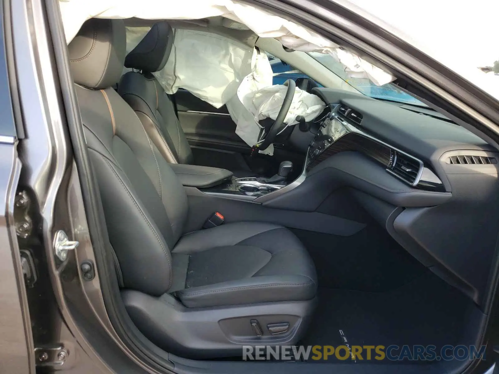 5 Photograph of a damaged car 4T1F11AK5LU979570 TOYOTA CAMRY 2020
