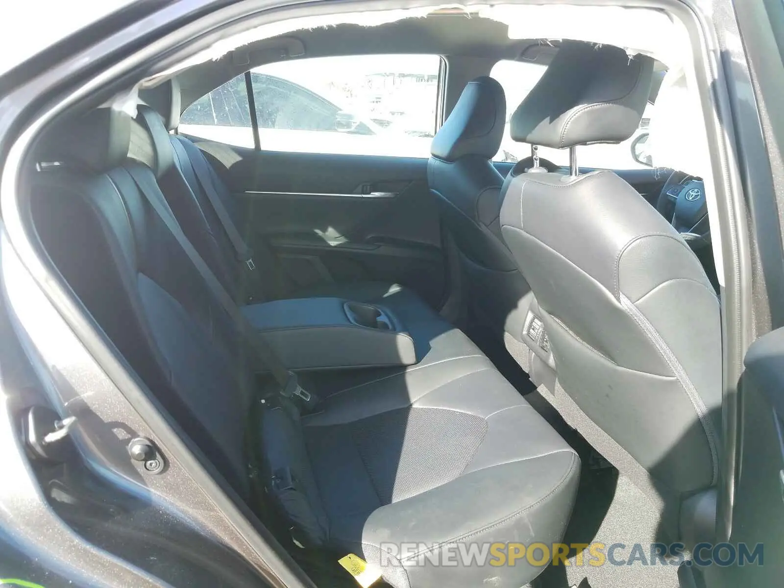 6 Photograph of a damaged car 4T1F11AK6LU887707 TOYOTA CAMRY 2020